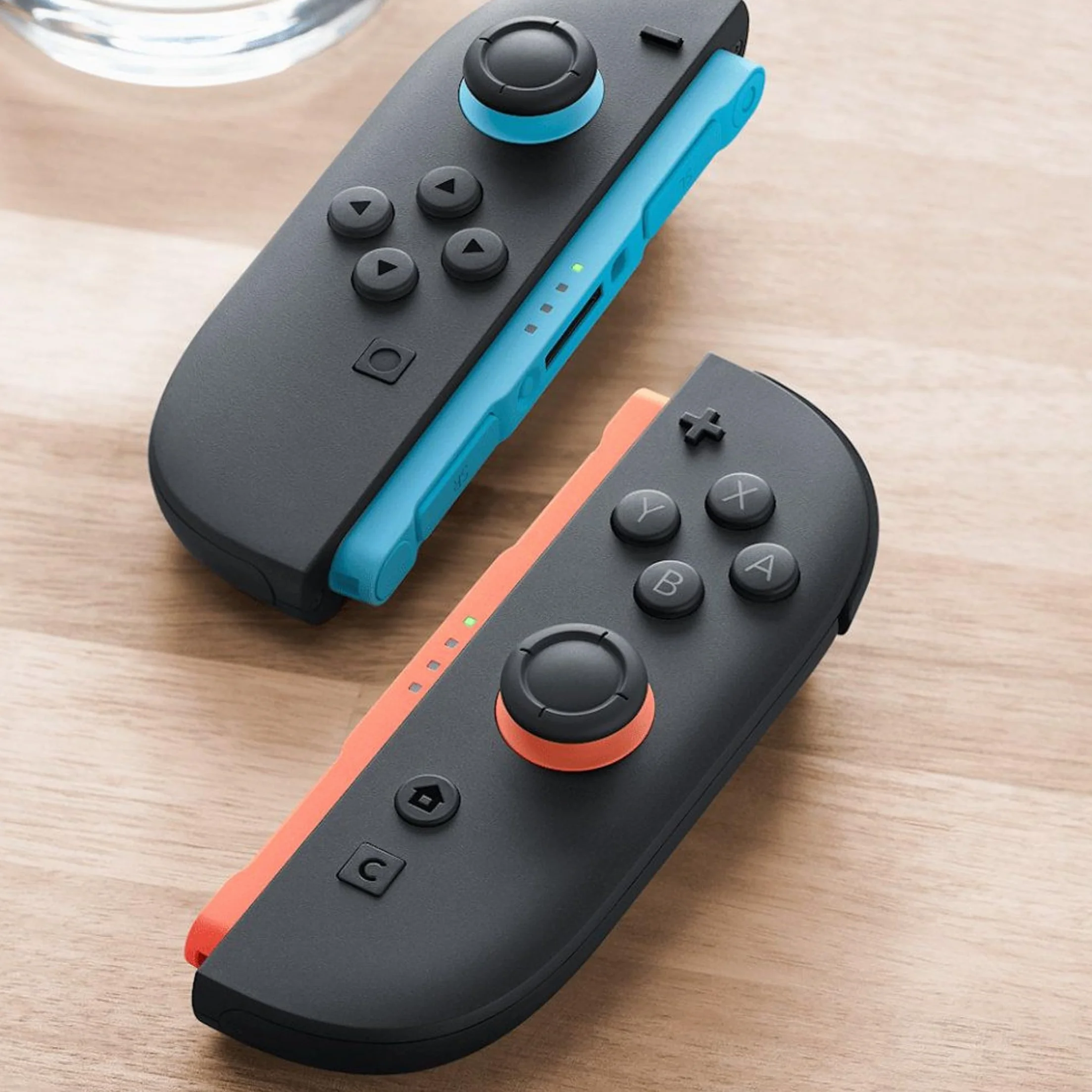 Para kontrolerów Joy-Con 2 lewy jasnoniebieski i prawy jasnoczerwony Nintendo Switch 2