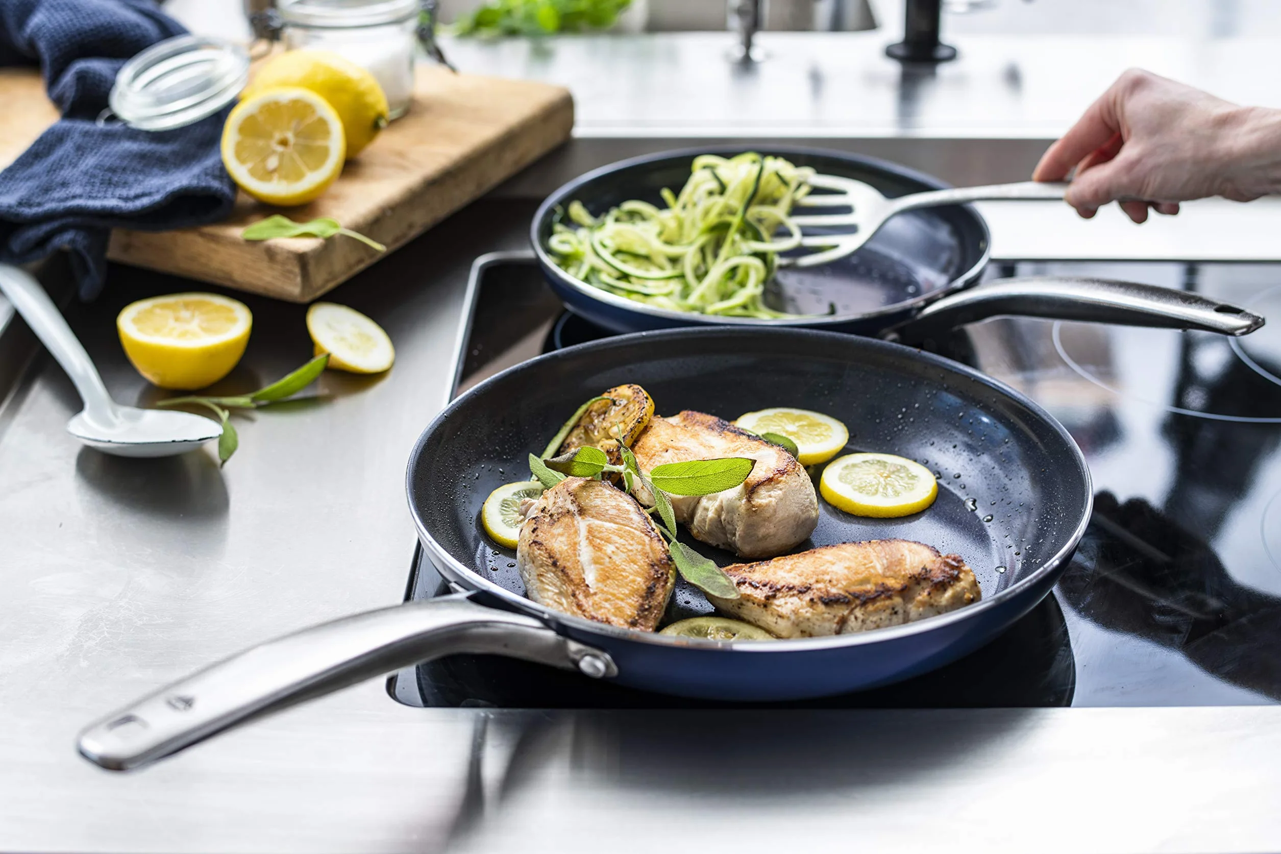 Blue Diamond Skillet with Lid, Non Stick Aluminium Pan - Induction & Oven Safe Cookware - 28 cm, Blue