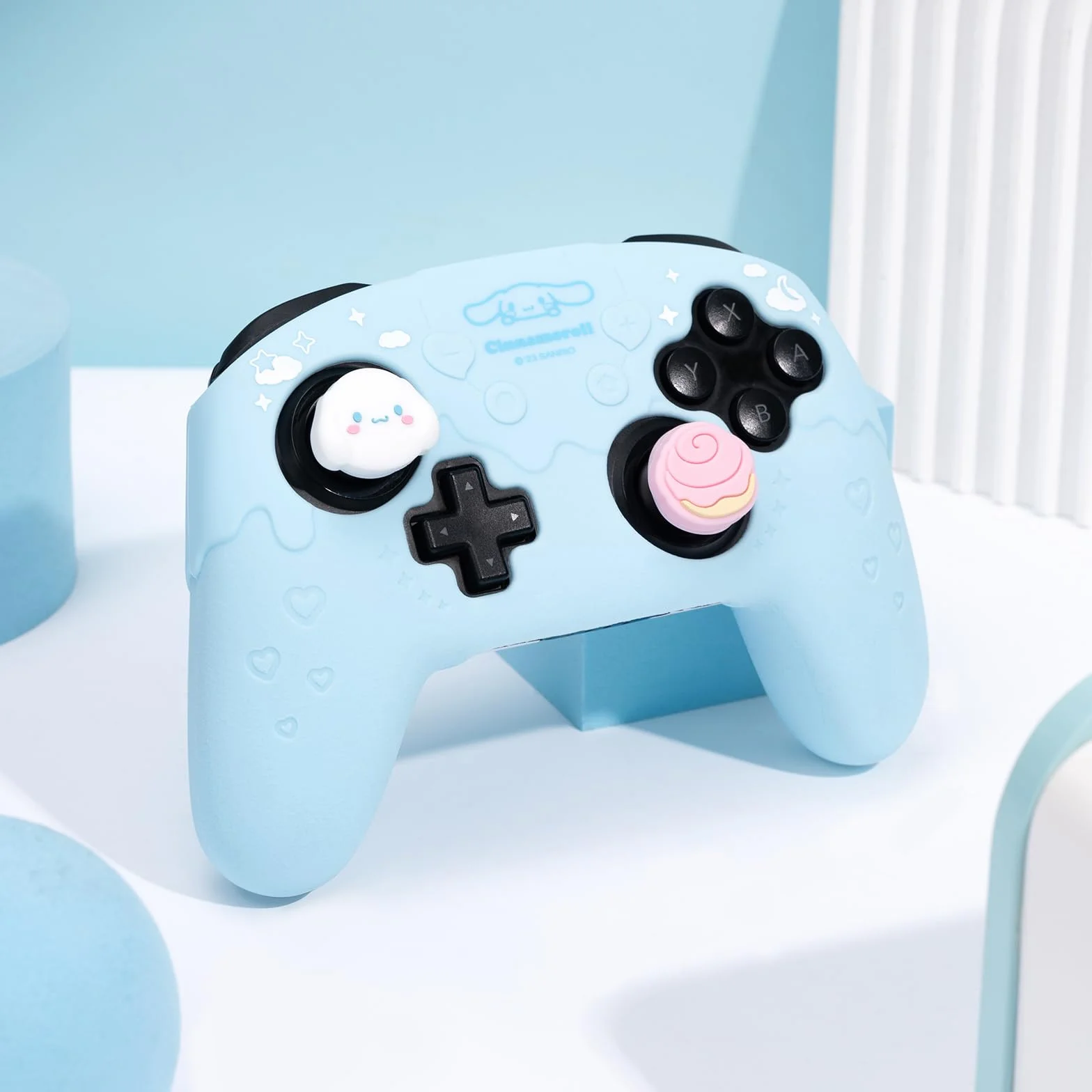 Kuitmor - Etui ochronne do kontrolera Switch Pro, miękkie silikonowe antypoślizgowe ochrona uchwytu z 2 nakładkami na kciuki i 1 naklejką