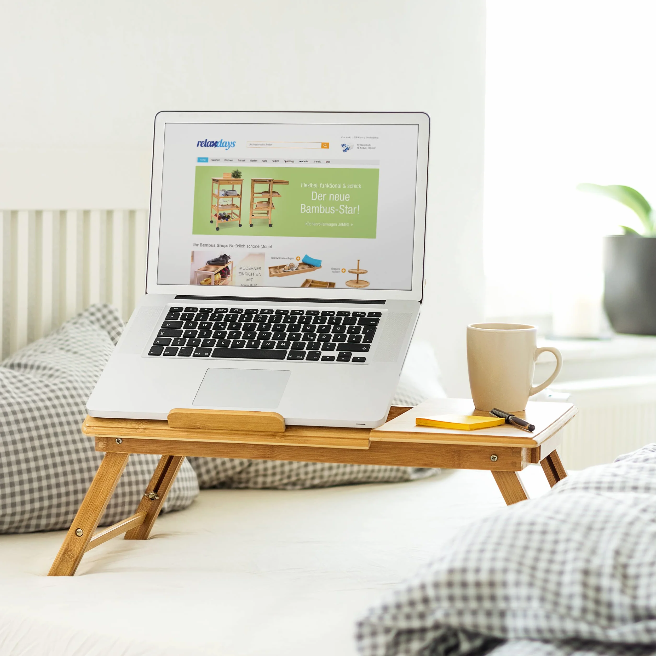 Relaxdays Bambusowa taca na łóżko, z regulacją wysokości, wys. x szer. x gł.: 30,5 x 72,5 x 35 cm, stolik na laptopa z klapą do czytania, składany stojak na laptopa, z półką na mysz i książki jako