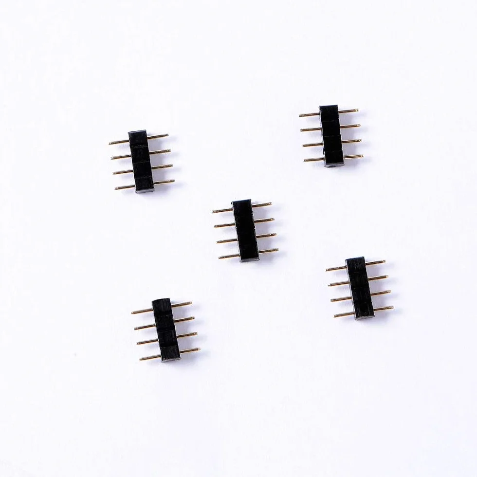 Gelid Solutions Rozdzielacz RGB 1-to-4 – kompatybilny z ARGB, standardowy 12 V RGB i 5 V ARGB – możliwość podłączenia do 4 urządzeń RGB.