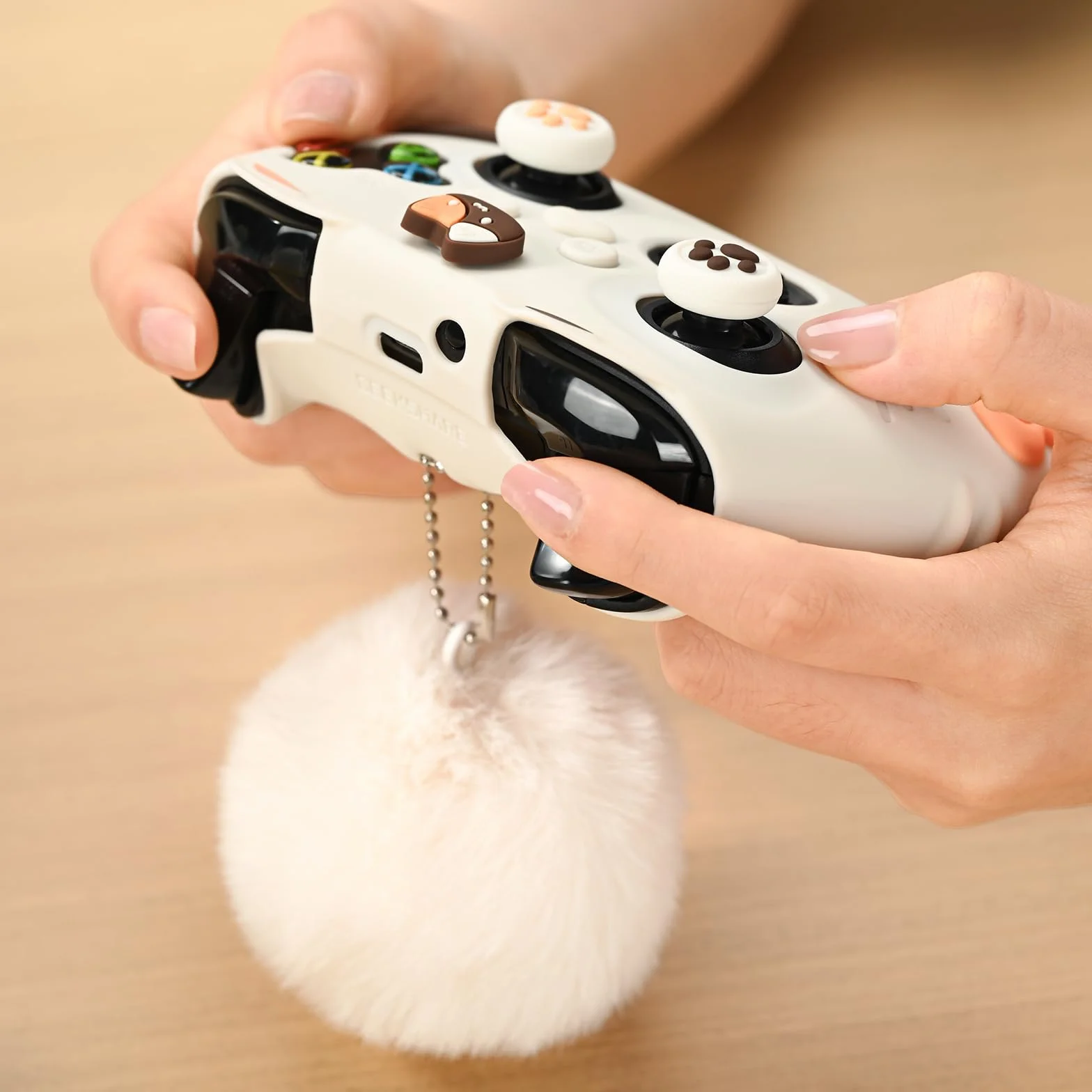 GeekShare Silikonowe etui ochronne do kontrolera Xbox Series X/S antypoślizgowe z 2 nakładkami joysticka Calico Cat