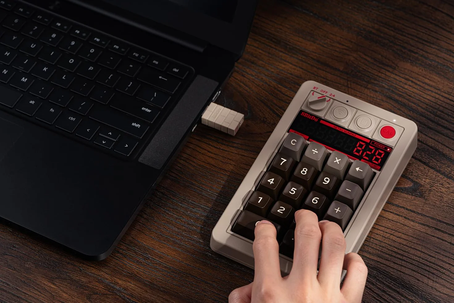8BitDo Mechaniczna podkładka numeryczna retro 18, Bluetooth, 2,4G, przewodowa klawiatura numeryczna dla Windows i Android, edycja C64