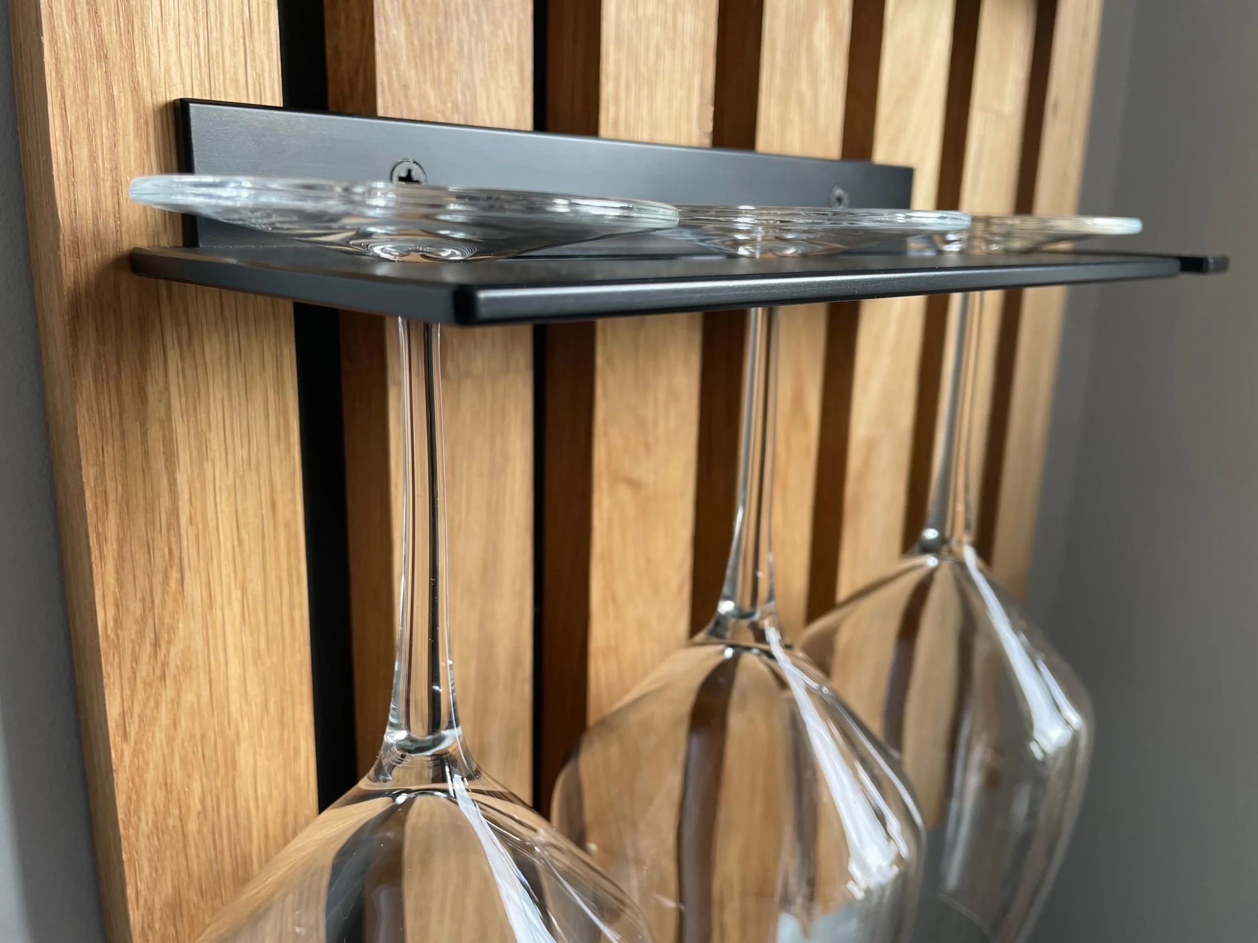 FLEXISTYLE Regał na wino z drewna, stojak na butelki, czarny, do montażu na ścianie, do kuchni, drewna, 40 cm szerokości, duży (98 x 40 cm, 4 butelki i szklanki)