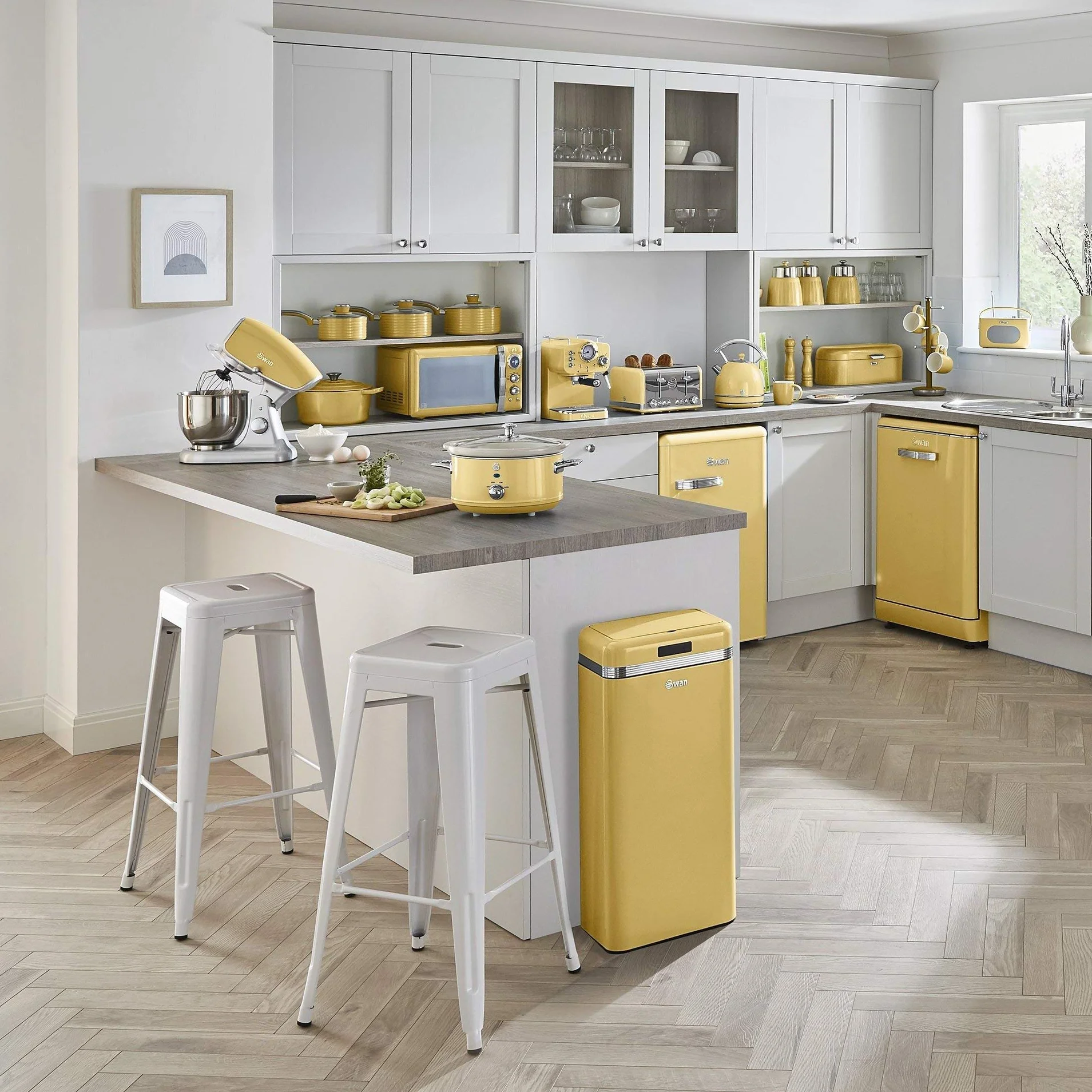 Swan Retro Żółty 3,5 l, wolnostojący piekarnik, 3 ustawienia temperatury, funkcja utrzymywania ciepła, wyjmowany ceramiczny garnek wewnętrzny, 32 strony książka z przepisami 200 W, SF17021YELN
