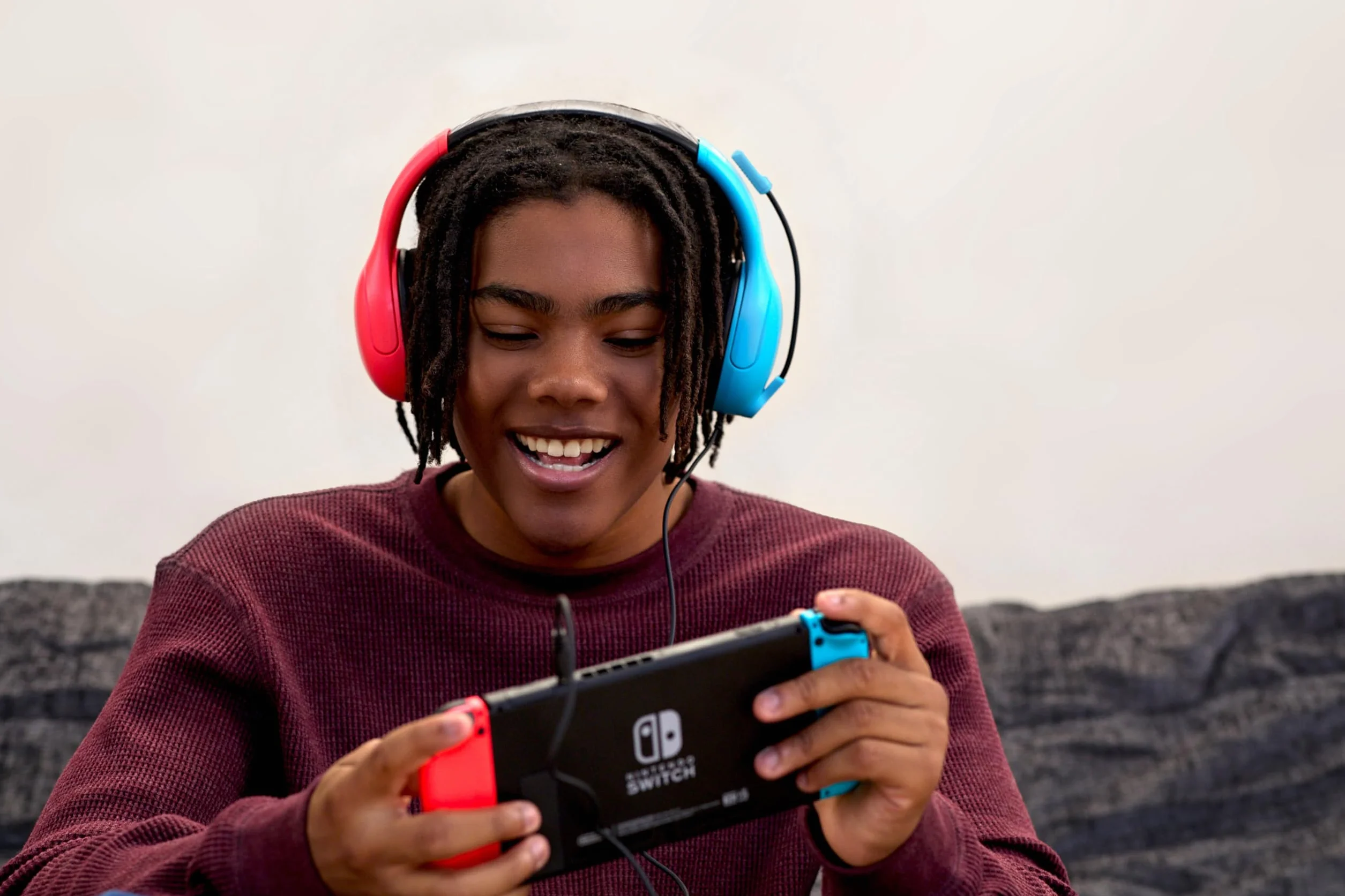 Turtle Beach Airlite Fit Przewodowe słuchawki gamingowe z oficjalną licencją dla Nintendo Switch, Lite, model OLED, Neonowy niebieski i czerwony