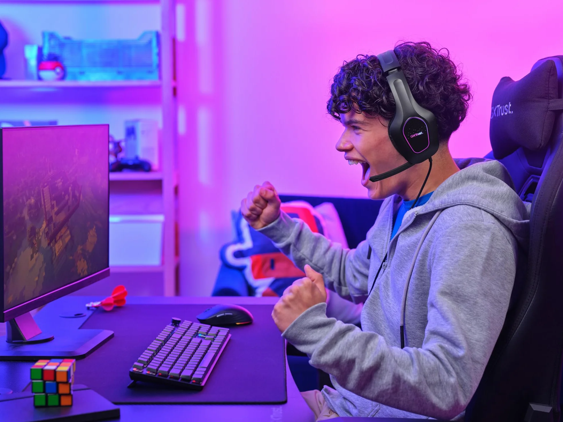 Trust GXT 419 Rayne Lekkie Słuchawki Gamingowe do PC/Konsoli, Podświetlenie LED na USB, Jack Audio 3.5mm, Przetworniki 50mm, Odchylany Mikrofon, Headset Przewodowy do Komputera, Czarny