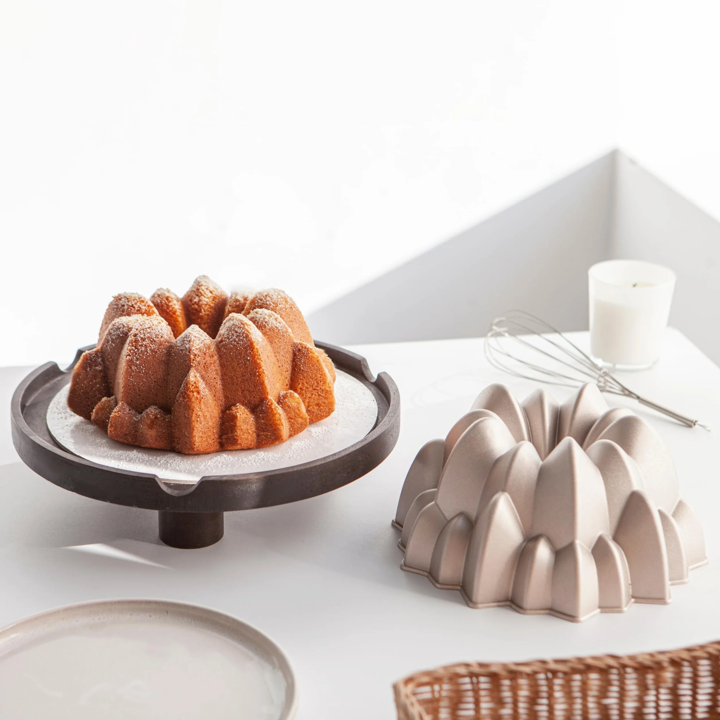 Erreke Forma na Ciasto, Równomierne Pieczenie, Podwójna Nieprzywierająca Powłoka, Bardzo Trwałe Odlewane Aluminium, Tortownica do Ciasta, Średnica 24 cm, Pojemność 2.0 litra, Kaskada