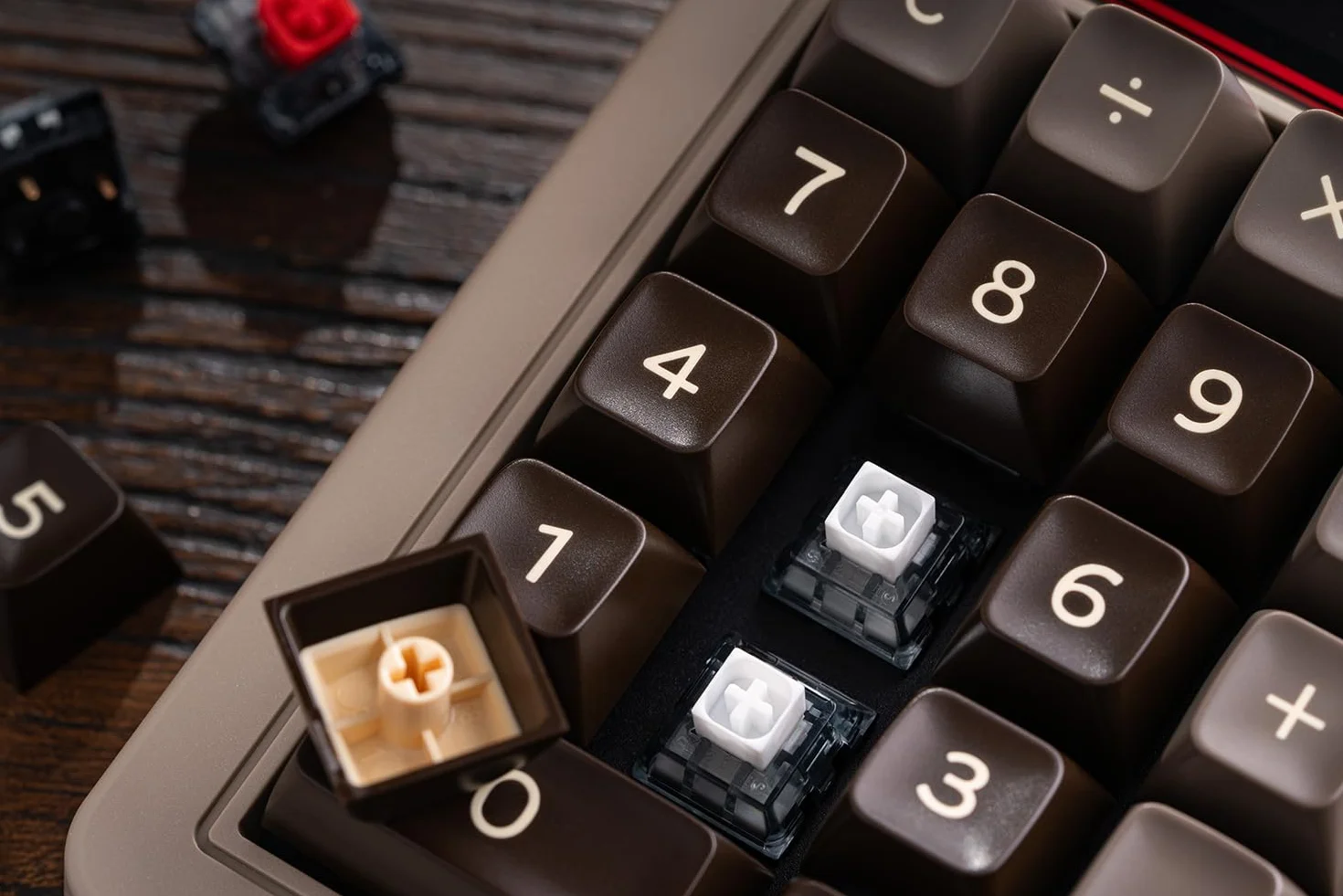 8BitDo Mechaniczna podkładka numeryczna retro 18, Bluetooth, 2,4G, przewodowa klawiatura numeryczna dla Windows i Android, edycja C64