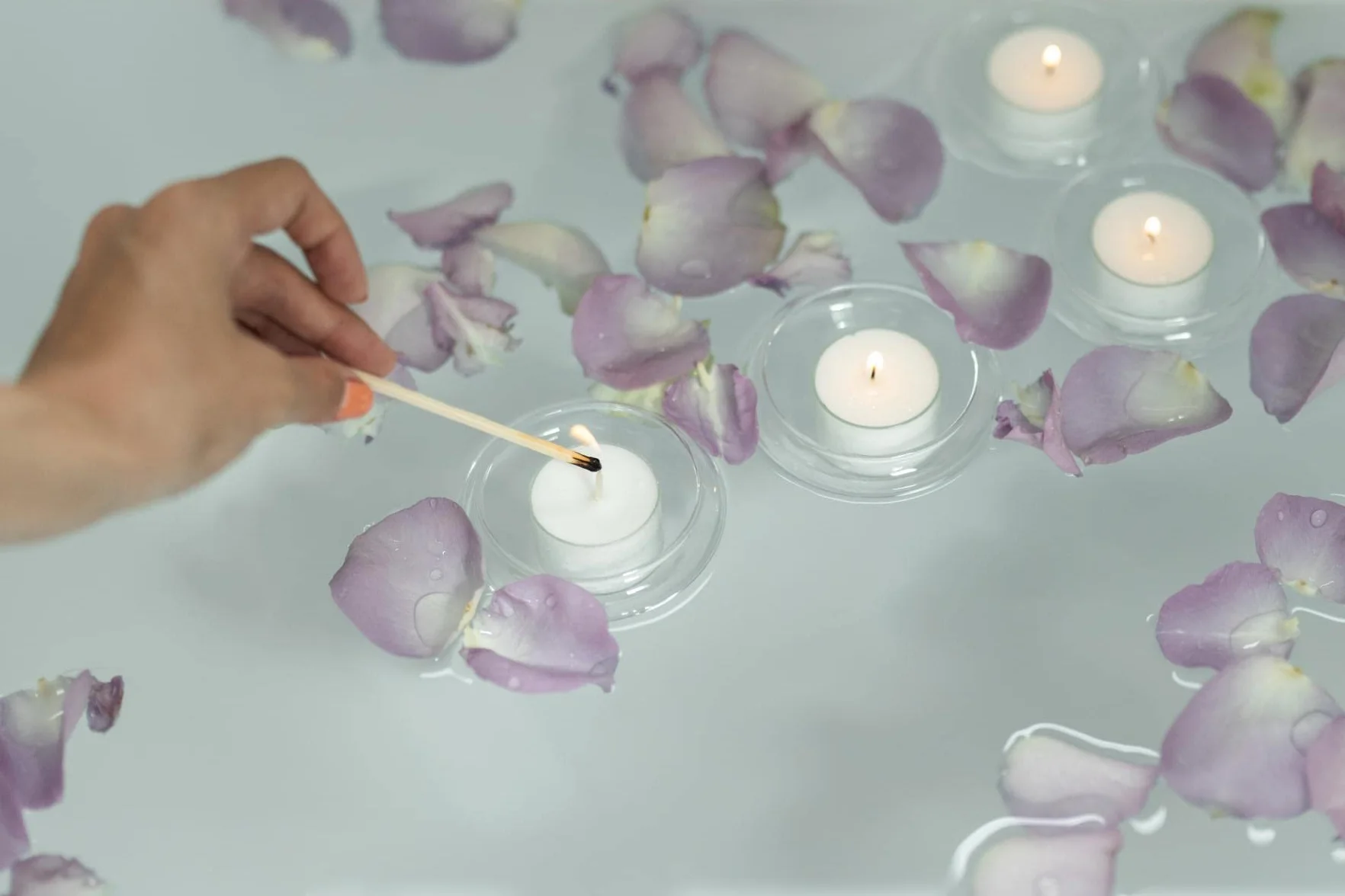 EDZARD Świeczki typu tealight, białe (Ø 38 mm, czas palenia 8 godzin) z parafiny, bez zapachu – Nightlights, podgrzewacze do szklanych świeczników, do świeczników permanentnych Cornelius, 50 szt.