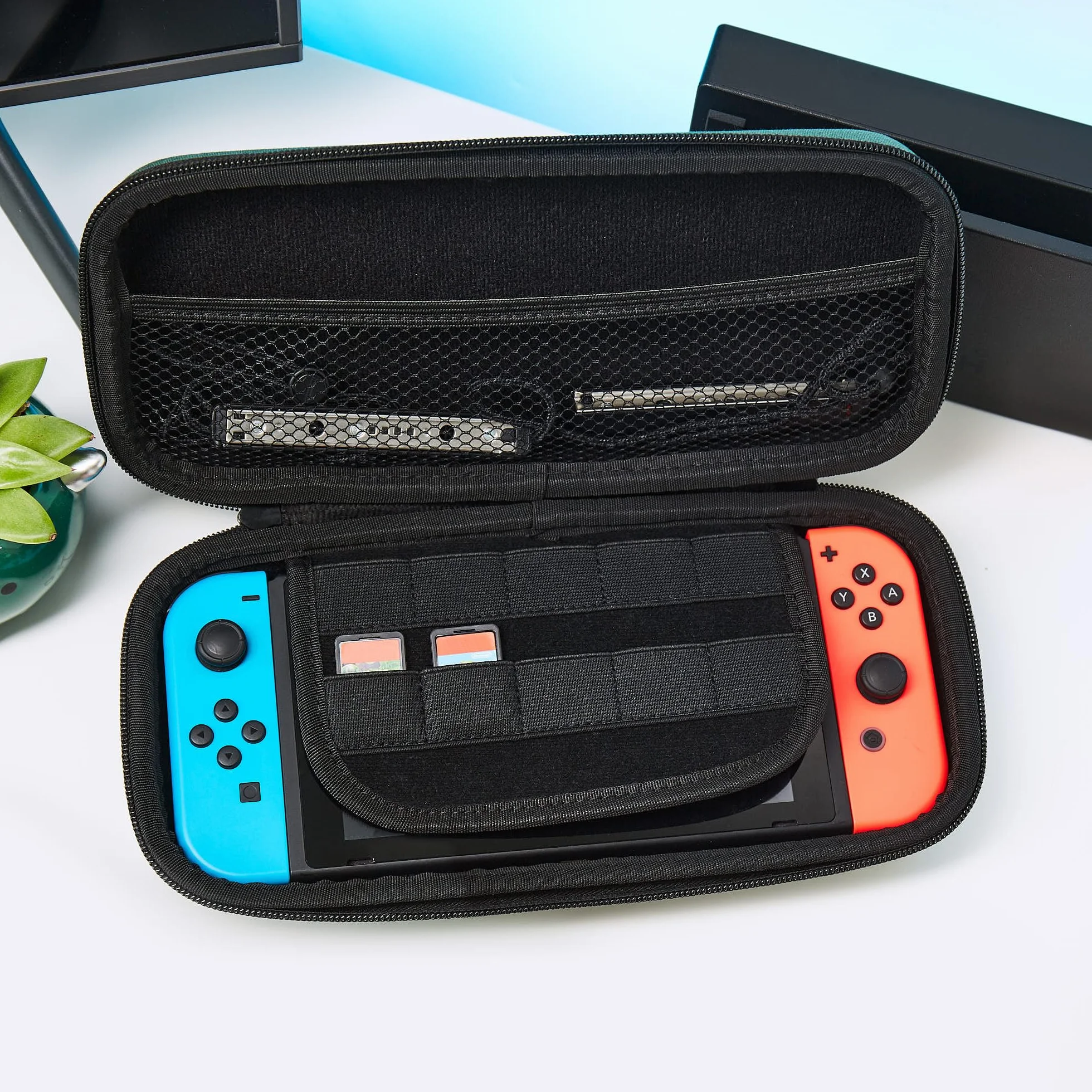 Numskull Twarde etui podróżne do konsoli Nintendo Switch i modelu OLED - mieści do 10 gier i akcesoria, Top Gun