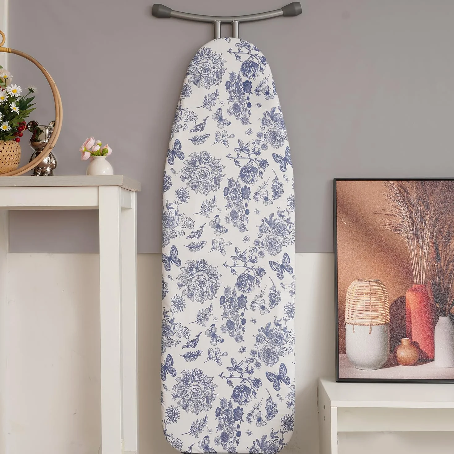 Duży pokrowiec na deskę do prasowania 160 x 60 cm, szeroki pokrowiec na deskę do prasowania z filcową wyściółką o grubości 6 mm, sznurkiem, zapięciem na rzepy, nadrukiem kwiatowym i motyla