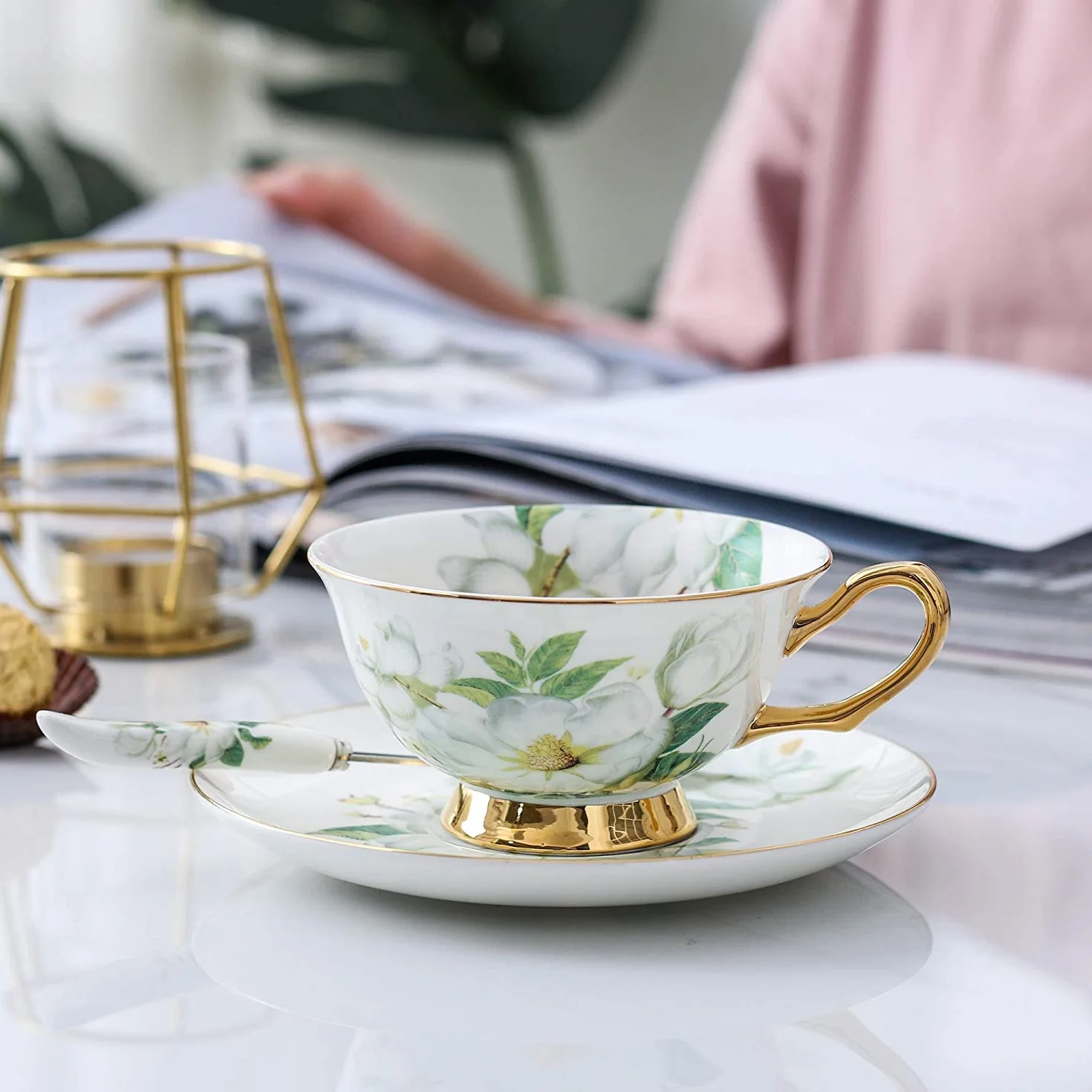 Kamelia porcelana kostna 3-częściowy zestaw kubków i spodków z łyżeczkami ceramiczny do kawy herbaty