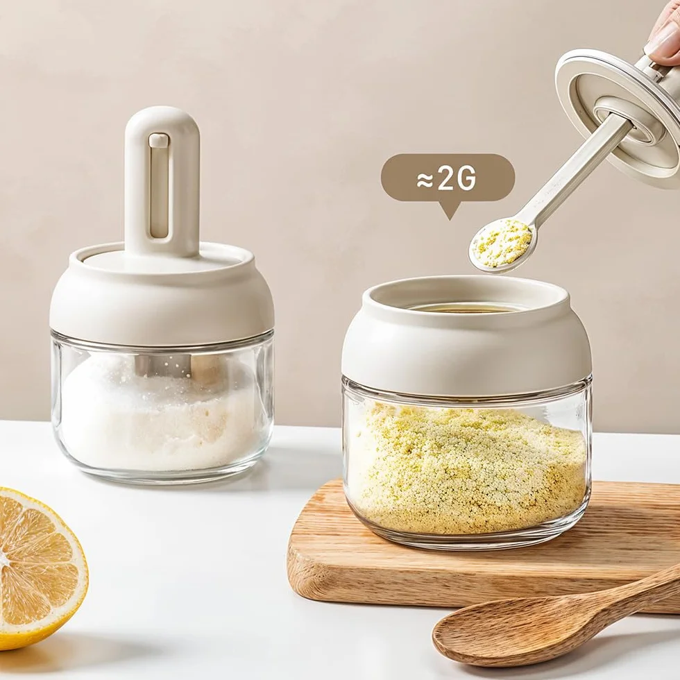 Kuketo pojemnik na przyprawy 280 ml kremowy z wysuwaną łyżeczką