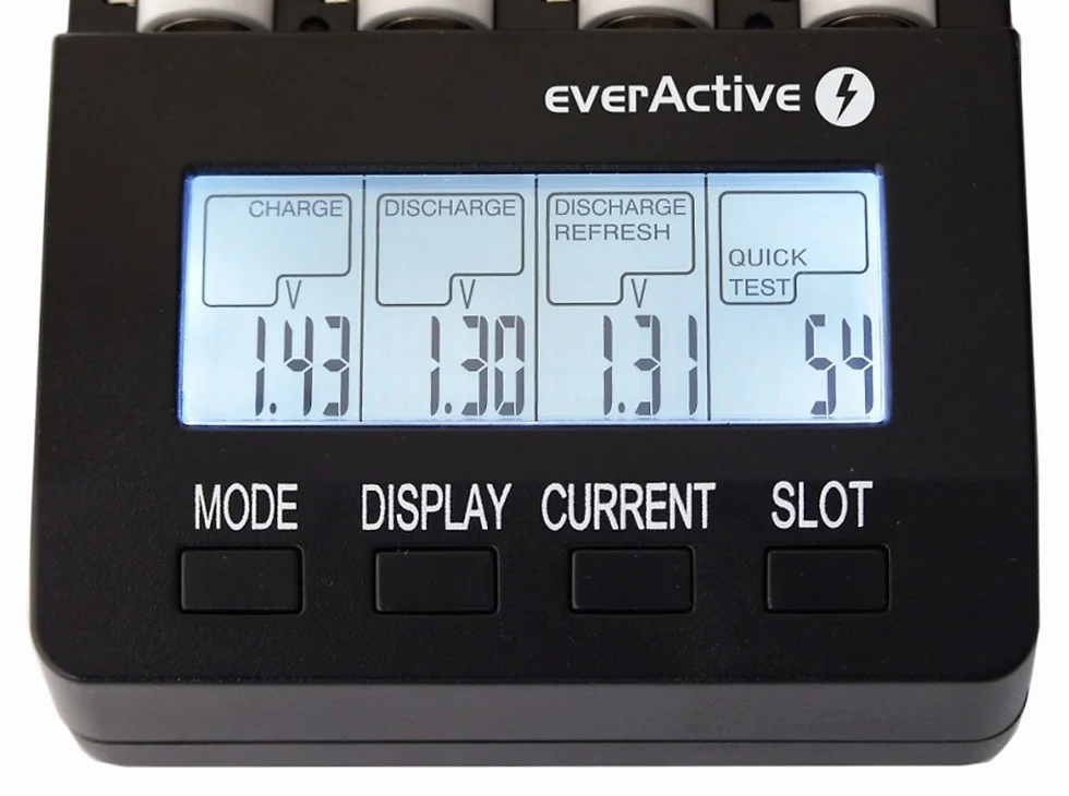 everActive Ładowarka do 4 akumulatorów AAA AA, profesjonalny i szybki, wyświetlacz LCD, test pojemności, wewnętrzny test oporu, model: NC-3000