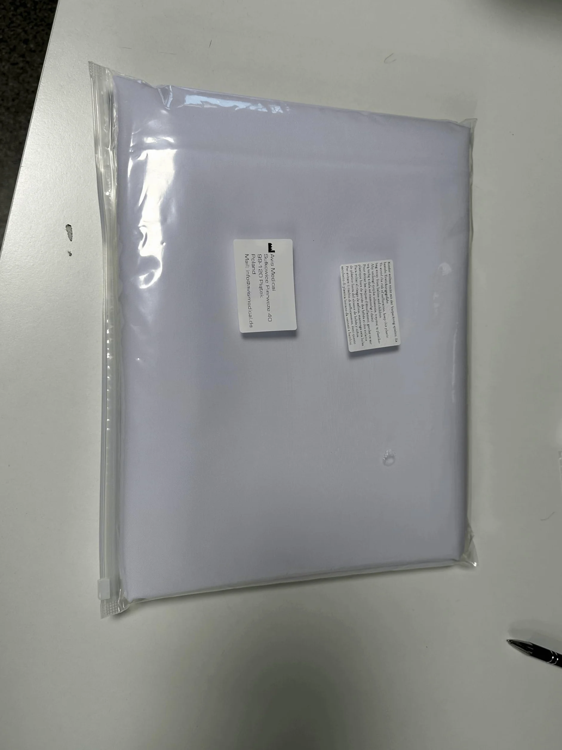 PLUMERI Obrus plamoodporny 140x240 cm, Biały – 100% poliester 250 g/m² z efektem lotosu, OEKO-TEX, na co dzień i od święta, do domu i ogrodu, seria Brela