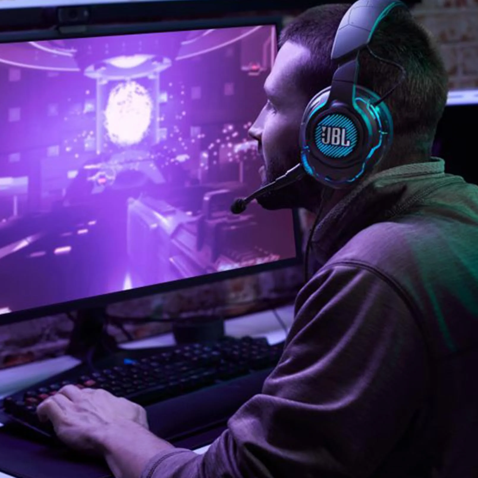 JBL Quantum ONE Przewodowe, profesjonalne słuchawki do gier z technologią śledzenia ruchów głowy QuantumSPHERE 360, kompatybilne z PC, Playstation, Xbox, czarne