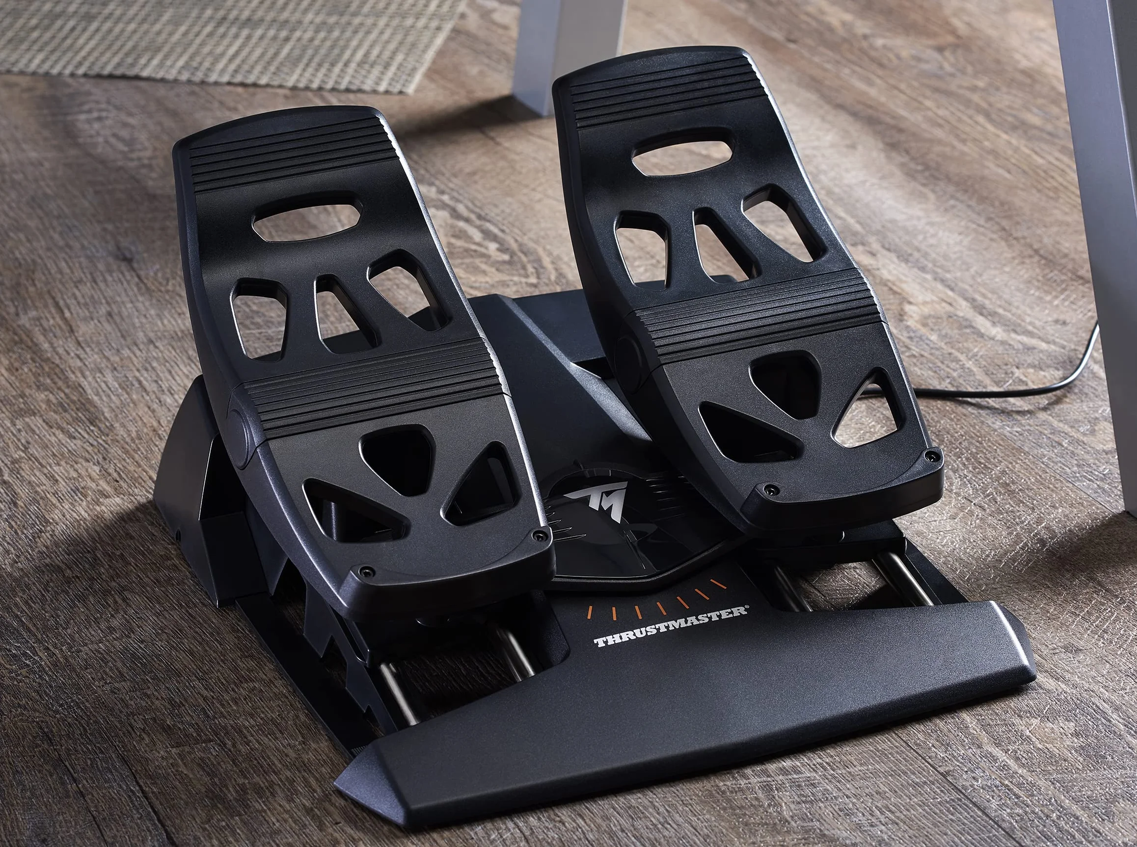 Thrustmaster TCA Officer Pack Airbus Edition – Kompleksowy system sterowania lotem z drążkiem sidestick i dźwignią przepustnicy do PC