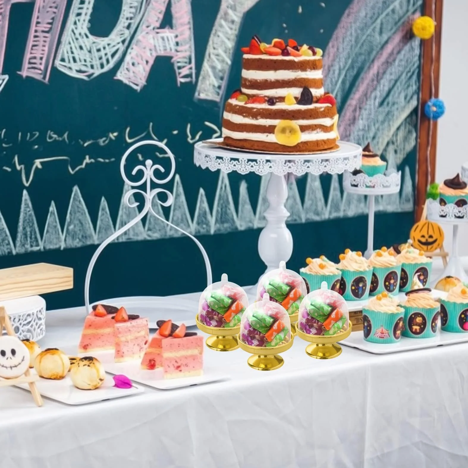 Złote patery na tort mini 12 sztuk 5x5x7 cm z przezroczystą pokrywką