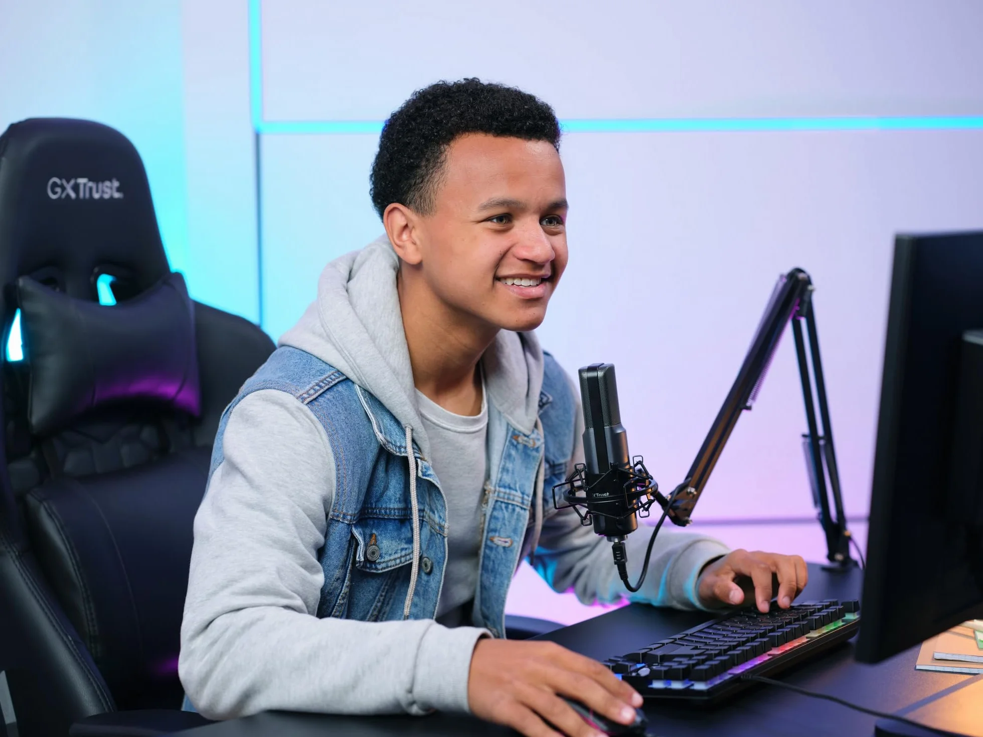 Trust Gaming GXT 253 Emita ramię mikrofonu, stojak na mikrofon, regulowane ramię stołowe, zintegrowany kabel 290 cm, stojak na mikrofon, elastyczny uchwyt, ramię mikrofonu do wszystkich powszechnie