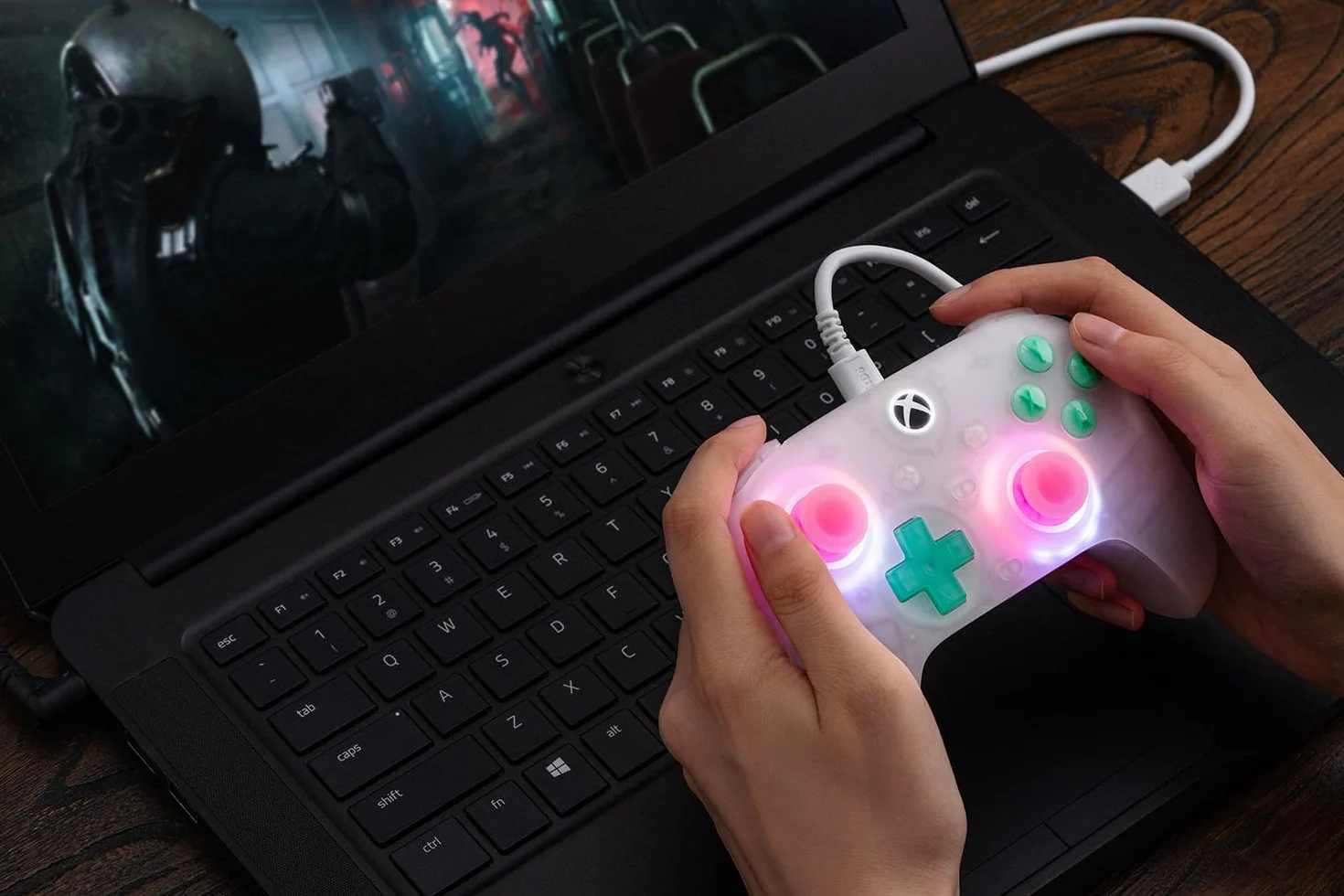 8BitDo Ultimate Mini przewodowy kontroler do Xbox z oświetleniem RGB Fire Ring, joysticki i wyzwalacze z efektem Halla, kompatybilny z Xbox Series X|S, Xbox One, PC, oficjalna licencja