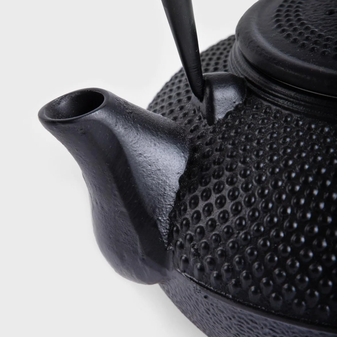 Homla ANDREAS Żeliwny dzbanek do herbaty, 1,5 l, czarny – uroczy design i długo utrzymujący się ciepło