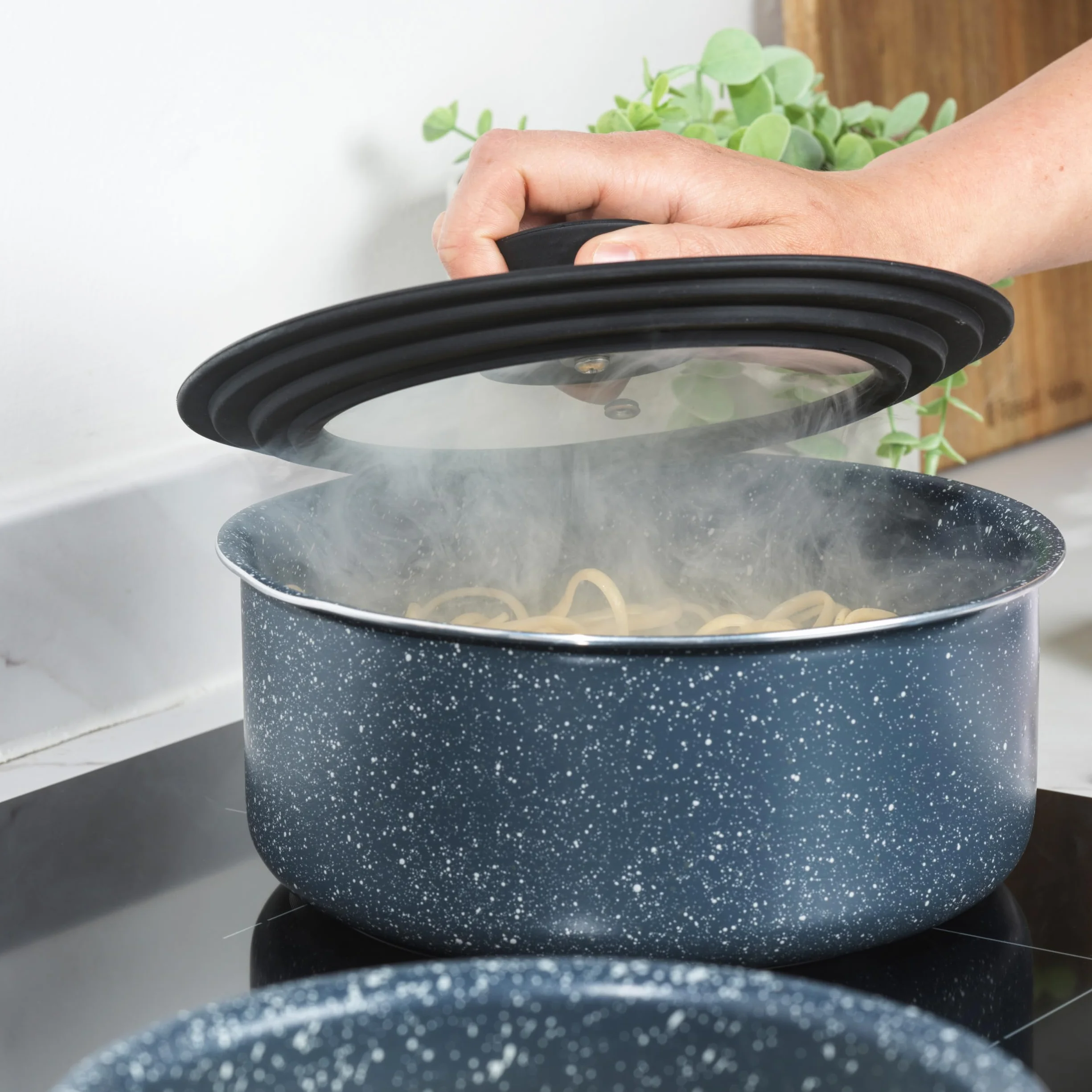 Russell Hobbs Uniwersalna pokrywka do patelni ze szkła hartowanego 16-20 cm silikonowa obwódka