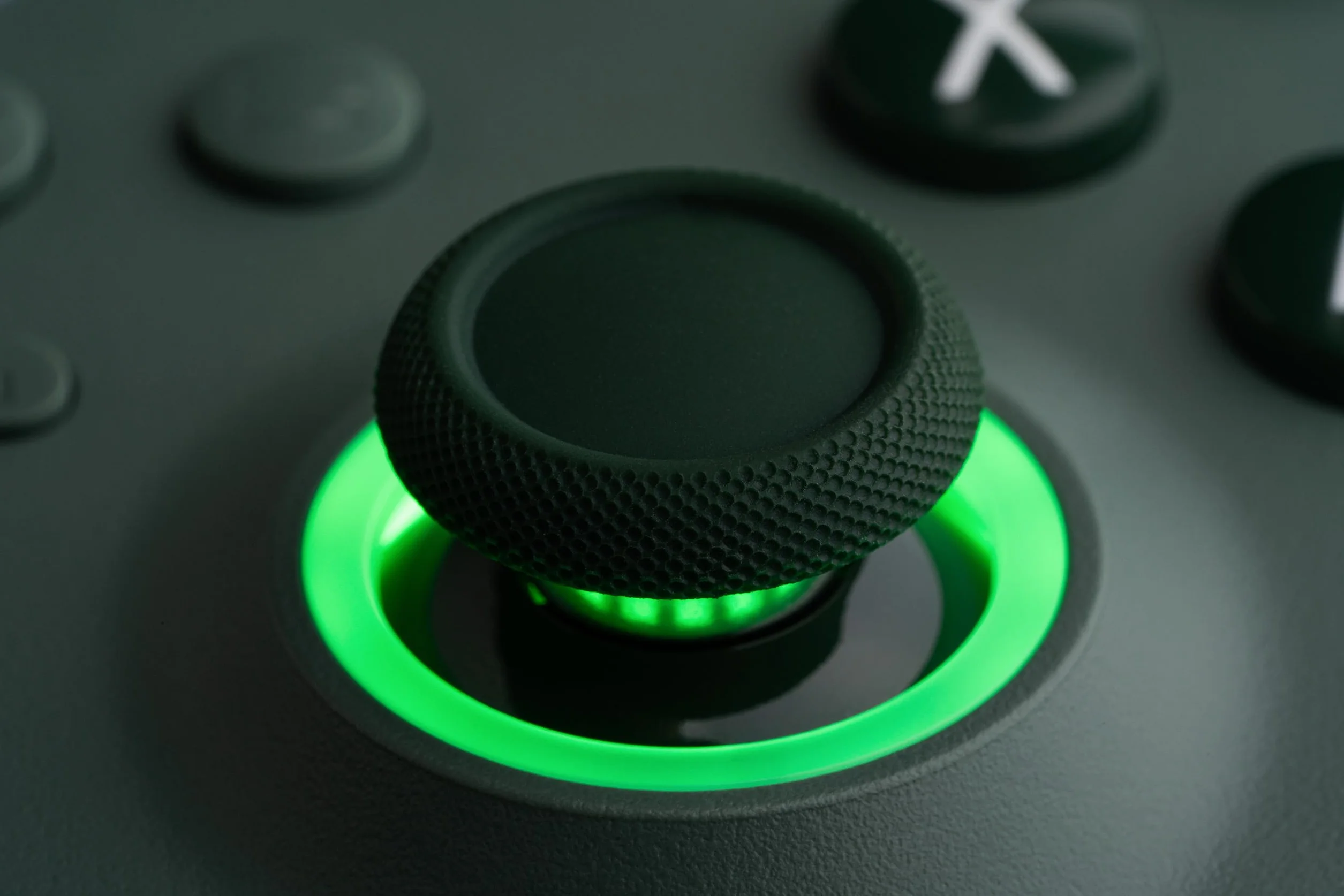 8Bitdo Ultimate Przewodowy kontroler C do Xbox z joystickami Halla, RGB, Xbox Series X|S, Xbox One, Windows 10/11