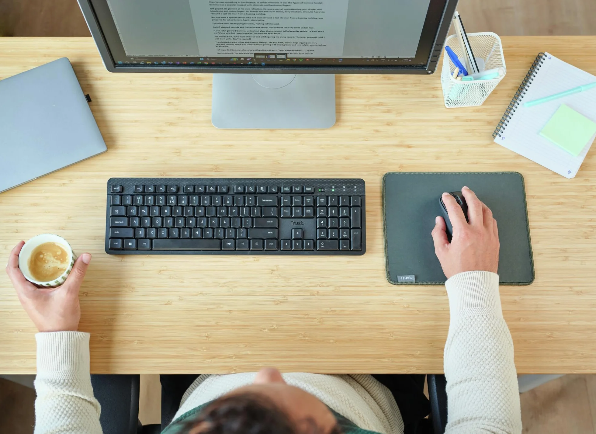 Trust Ody II Cicha klawiatura bezprzewodowa QWERTY układ US, unoszące się niskoprofilowe klawisze, odporne na zalanie, mikroodbiornik USB 2,4 GHz, pełnowymiarowa bezprzewodowa klawiatura do PC,