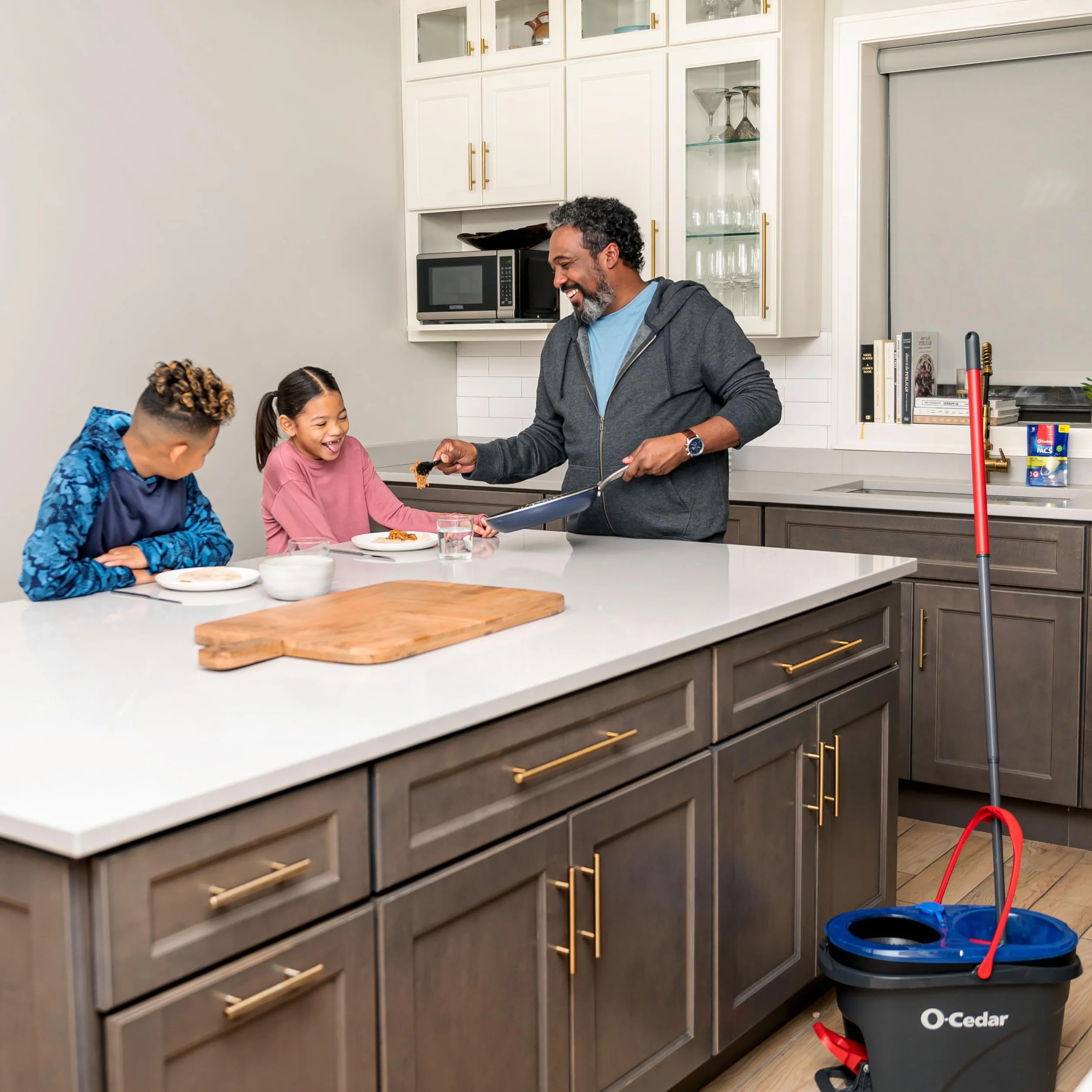 O-Cedar EasyWring system czyszczenia podłóg z mikrofibry, mop i wiadro Rinseclean + 2 wkłady