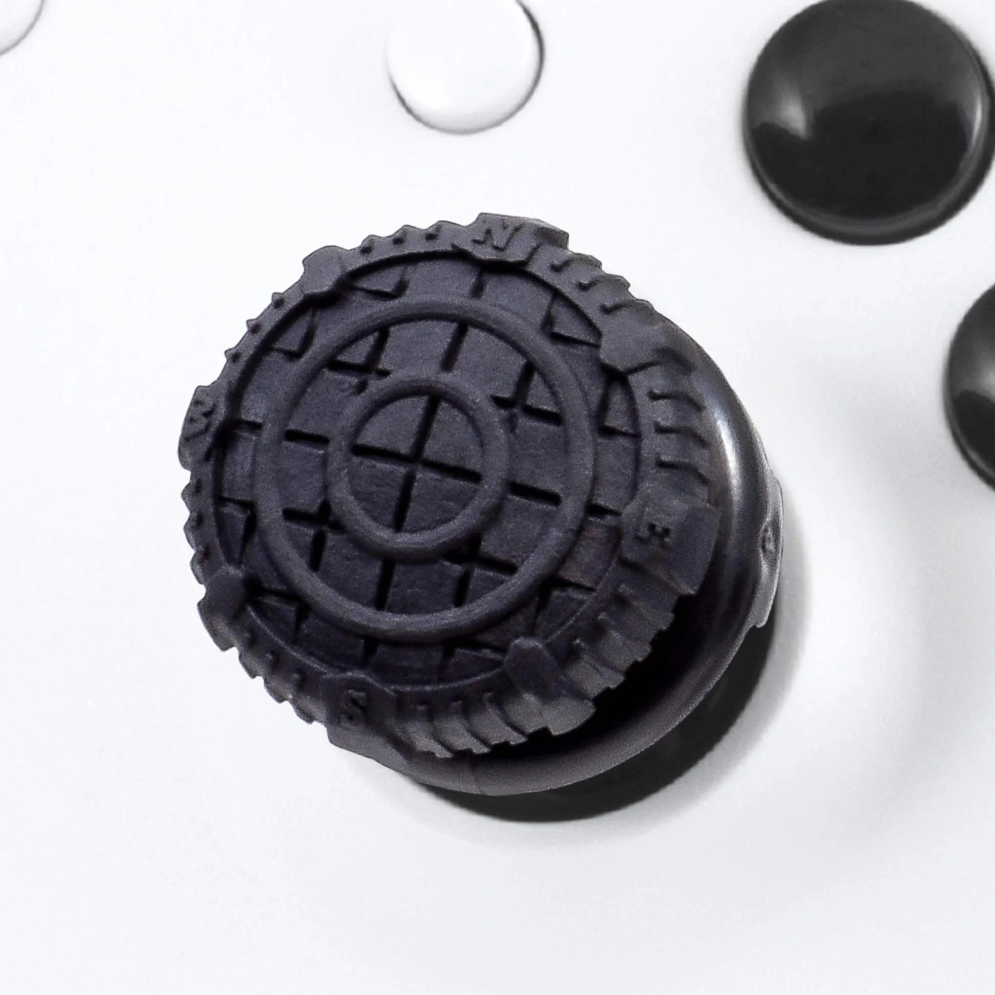 KontrolFreek FPS Freek Battle Royale Nightfall Performance Thumbsticks do kontrolerów Xbox One i Xbox Series X | Performance Thumbsticks | 2 drążki wypukłe wysokie | Czarne