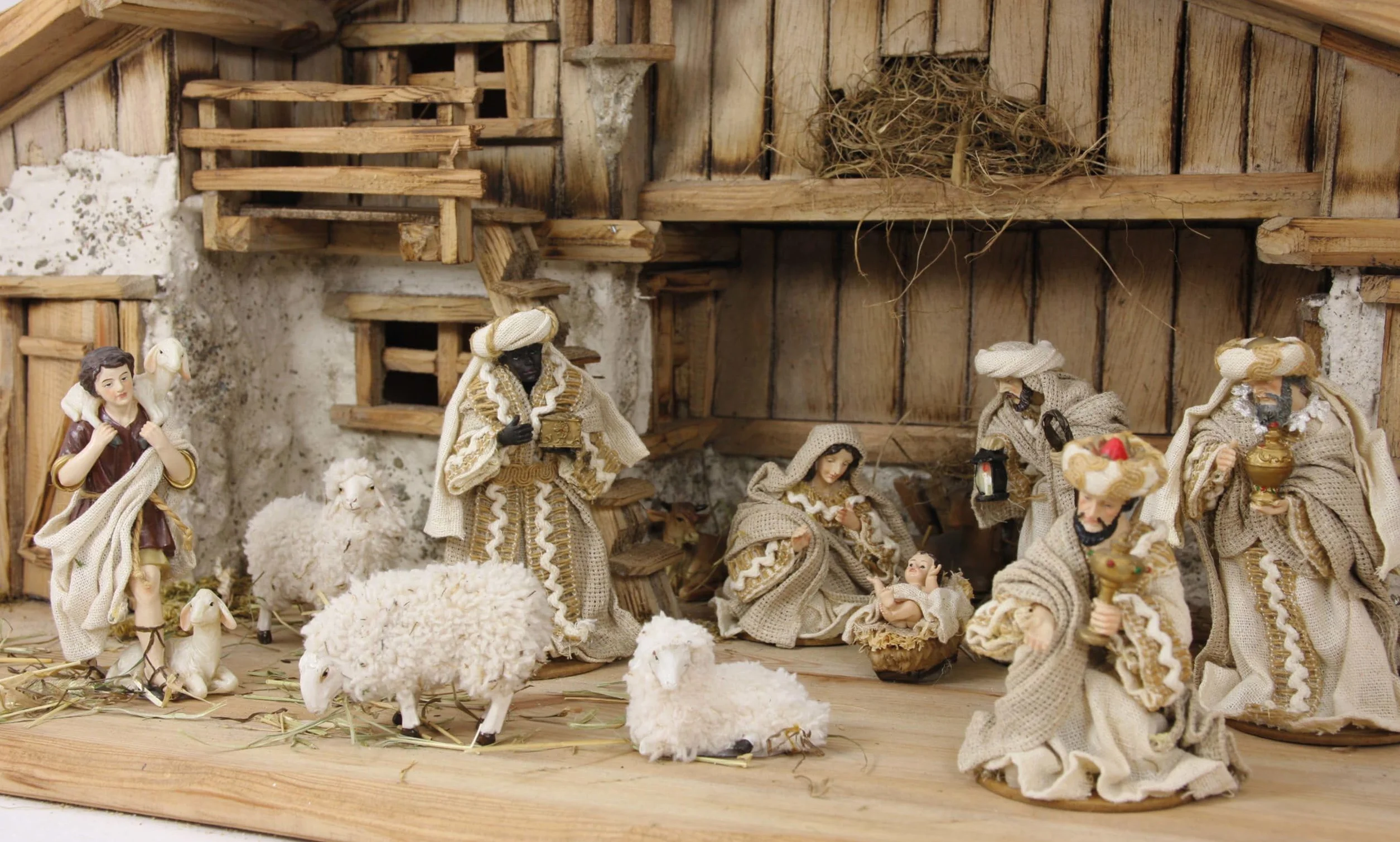 FADEDA Owca leżąca ręcznie malowana figurka szopki bożonarodzeniowej dekoracja stołu 1 cm