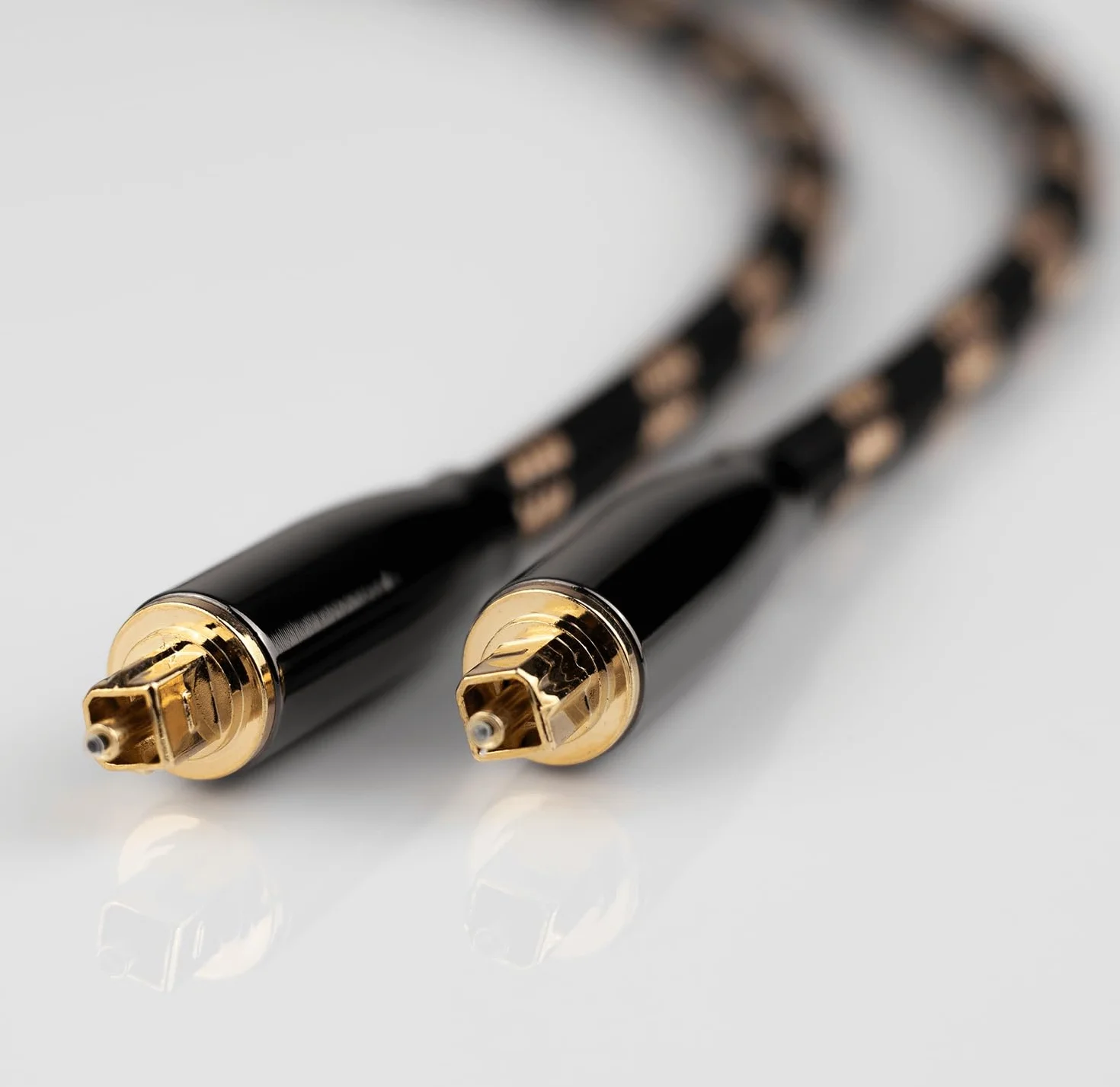 Reagle Toslink cyfrowy kabel audio – wysokiej jakości optyczny kabel światłowodowy S/PDIF, pozłacane złącza 24K, nylonowa powłoka – Dolby Digital, DTS-HD, obsługa dźwięku przestrzennego 5.1/7.1, 2 m