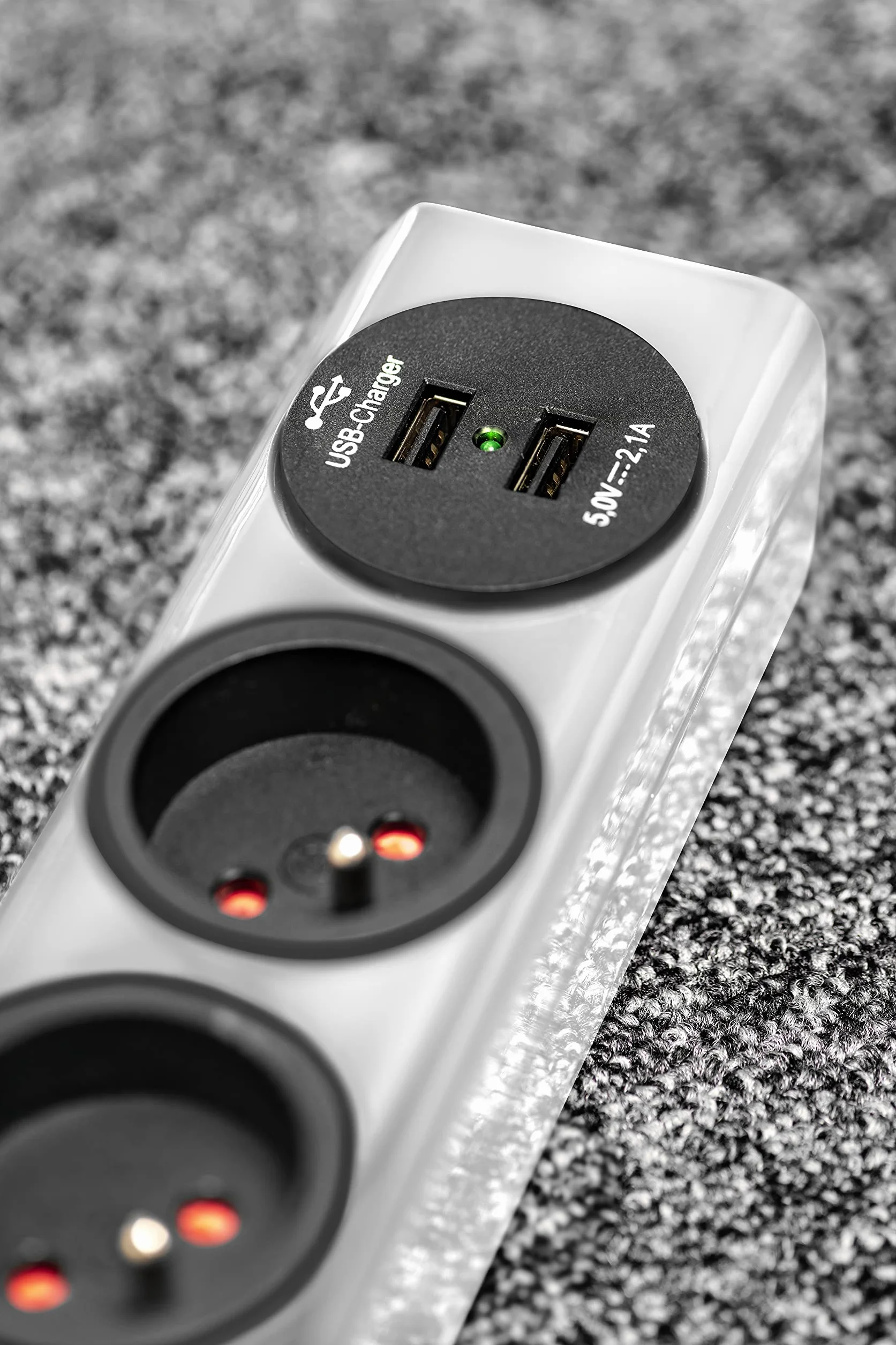 Brennenstuhl Listwa zasilająca Hugo! biała, 3 gniazda + 2 gniazda USB, z ochroną przeciwprzepięciową i kablem 2 m (19,500 A)