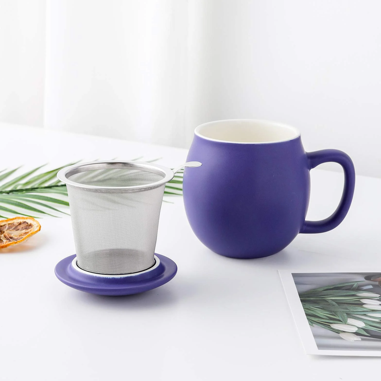 Yundu Porcelanowa filiżanka do herbaty 355 ml z zaparzaczem i pokrywką, kubek z pokrywką do stromenia, matowy głęboki fiolet