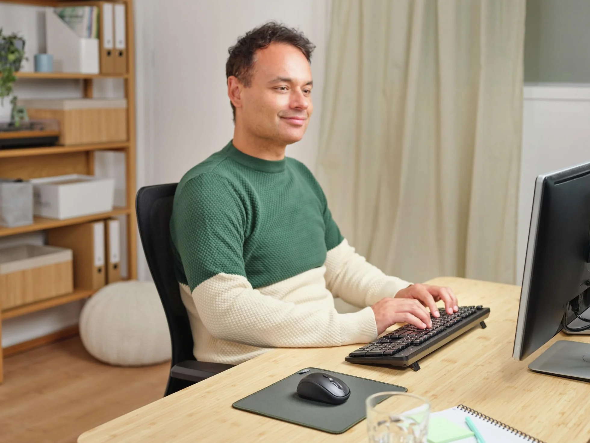 Trust Ody II Cicha klawiatura bezprzewodowa QWERTY układ US, unoszące się niskoprofilowe klawisze, odporne na zalanie, mikroodbiornik USB 2,4 GHz, pełnowymiarowa bezprzewodowa klawiatura do PC,