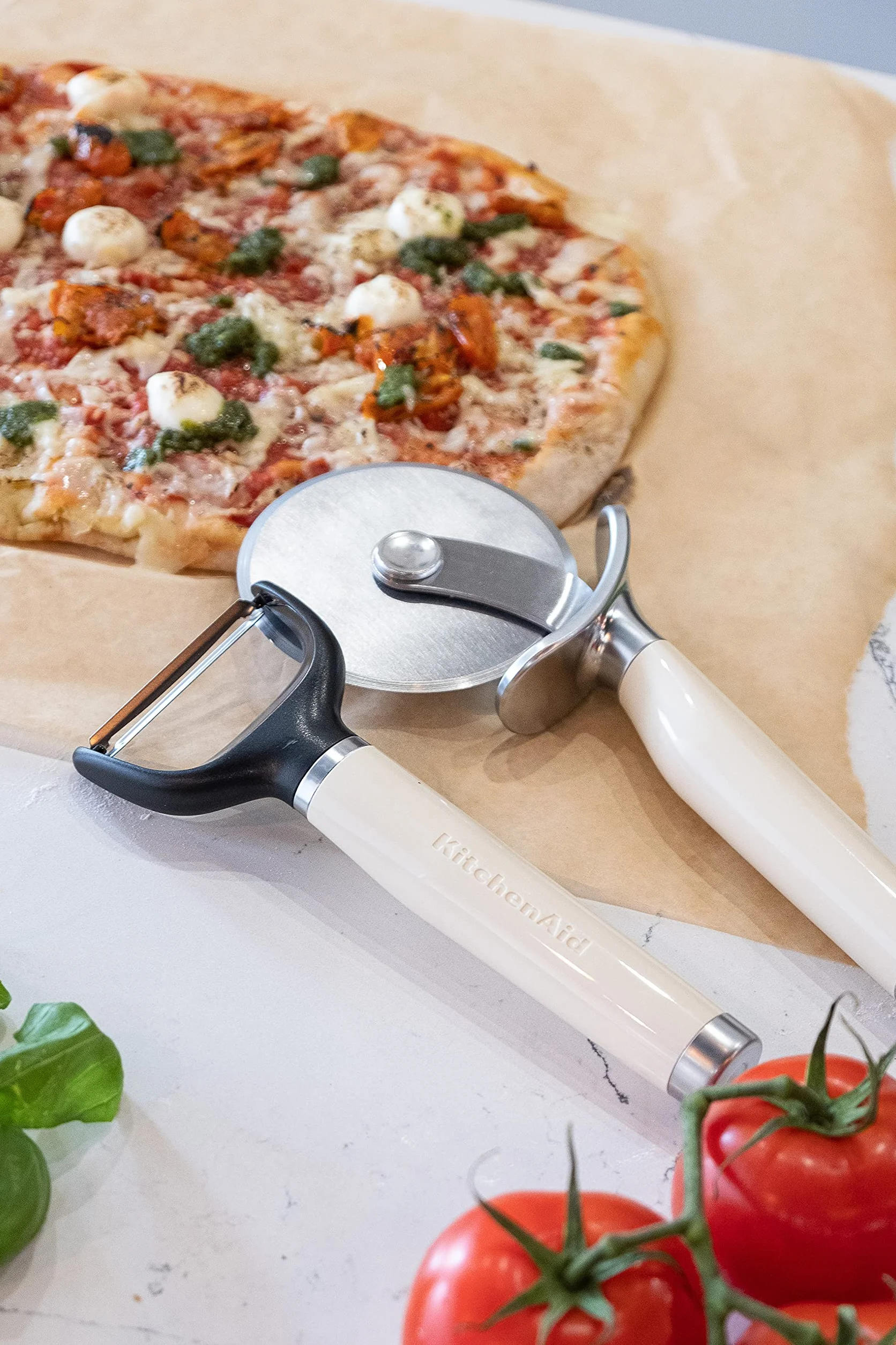 KitchenAid Nóż do Pizzy, Radełko, Stal Nierdzewna - Kolor Almond Cream