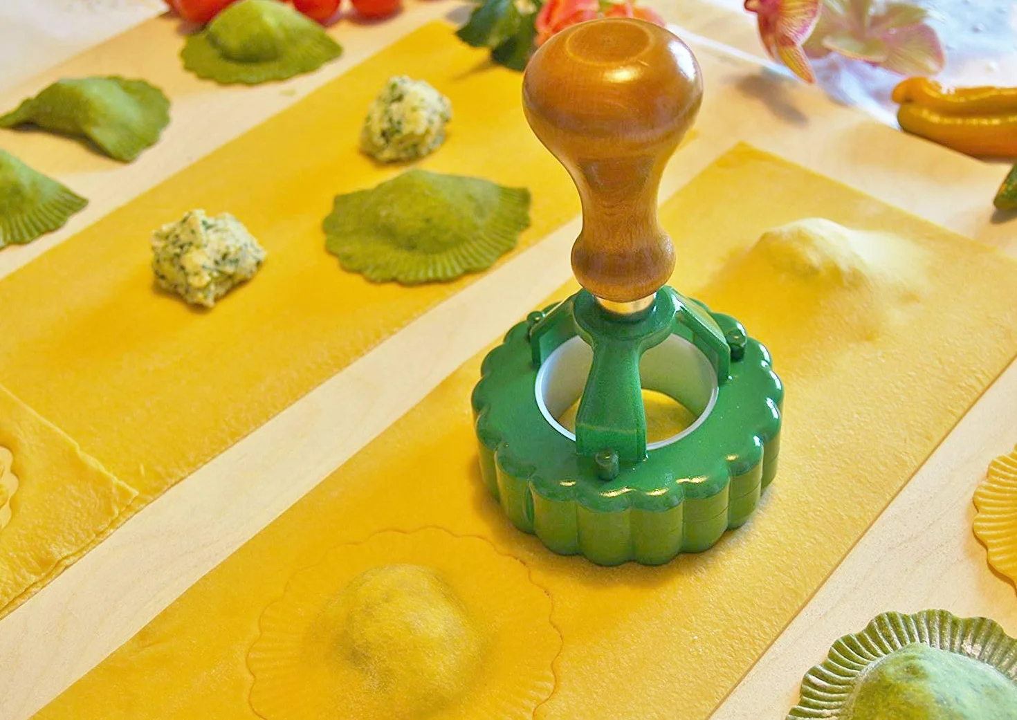 Wykrojnik do ravioli Margerite śr. 90 mm z wypychaczem do sprężyn 990275