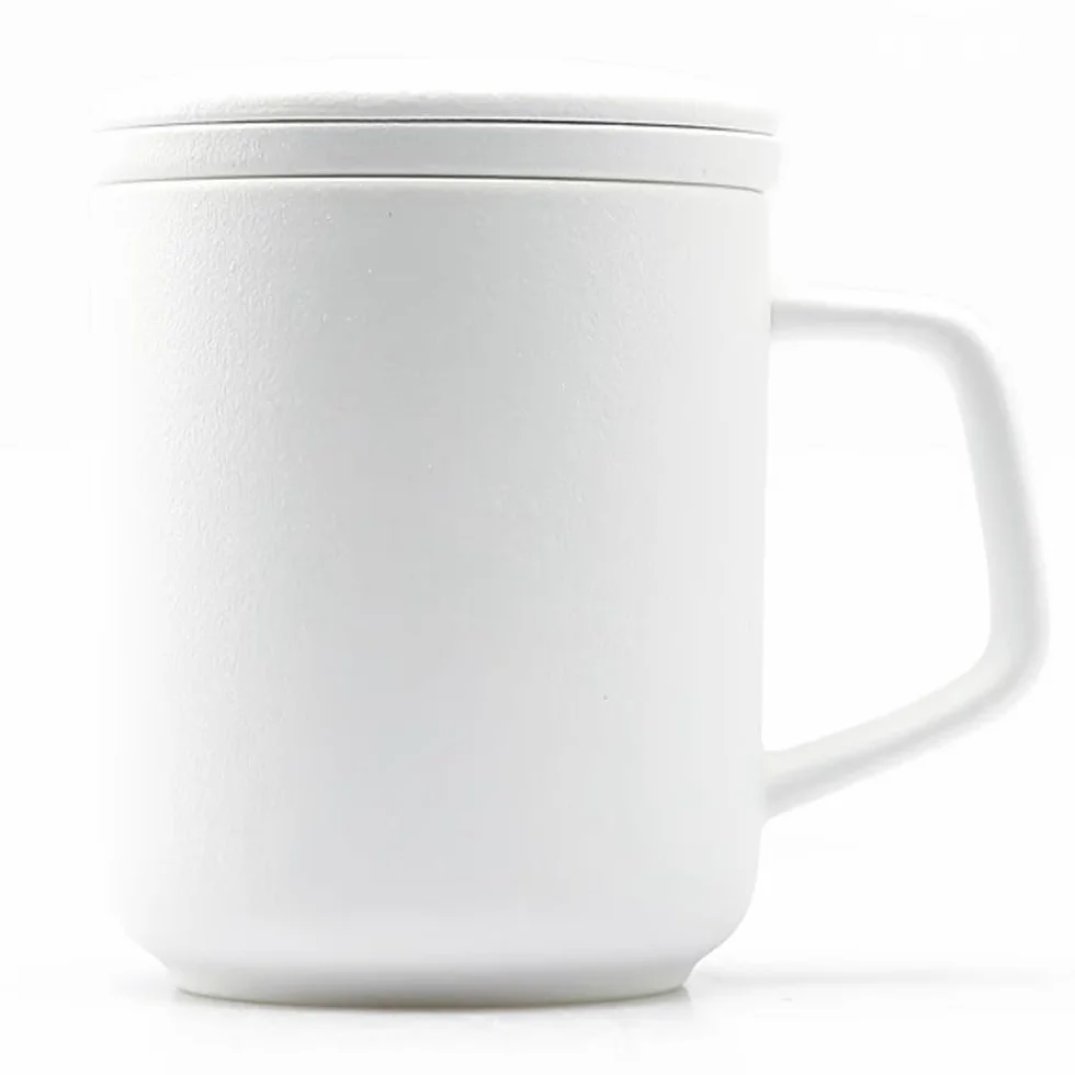 Kubek z naturalnej porcelany o pojemności 13 uncji z sitkiem i pokrywką, biały