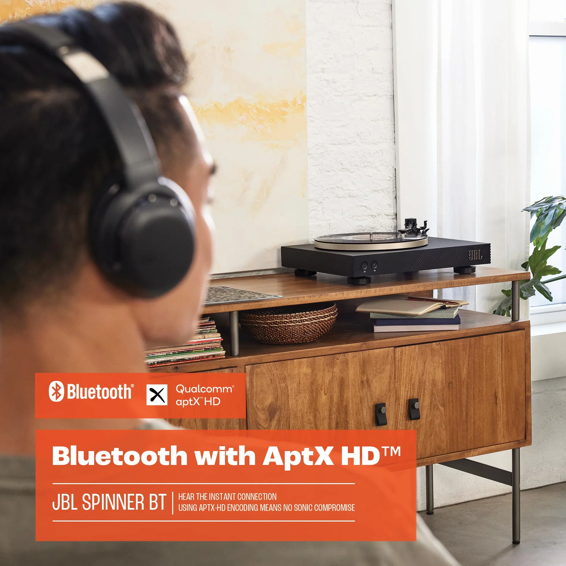 JBL Spinner BT, Gramofon Bluetooth z AptX-HD, Odłączana Głowica, Aluminiowy Talerz Obrotowy i Napęd Pasowy, Wkładka Magnetyczna, Kolor Czarny i Złoty