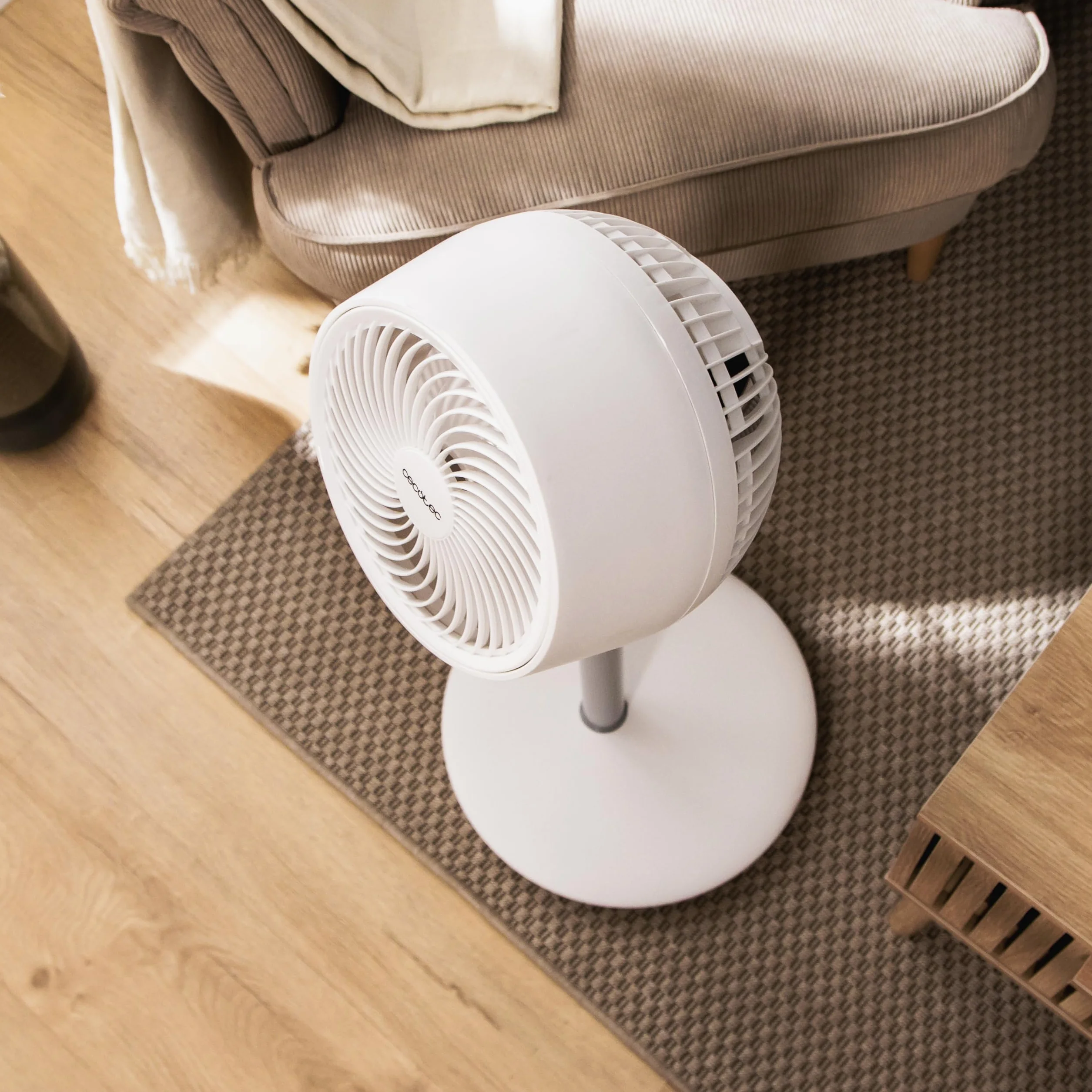 Cecotec Wentylator stojący EnergySilence 1000 Cyclone Smart z pilotem zdalnego sterowania. 60W, średnica 9", automatyczna oscylacja, timer 7h, sterowanie dotykowe
