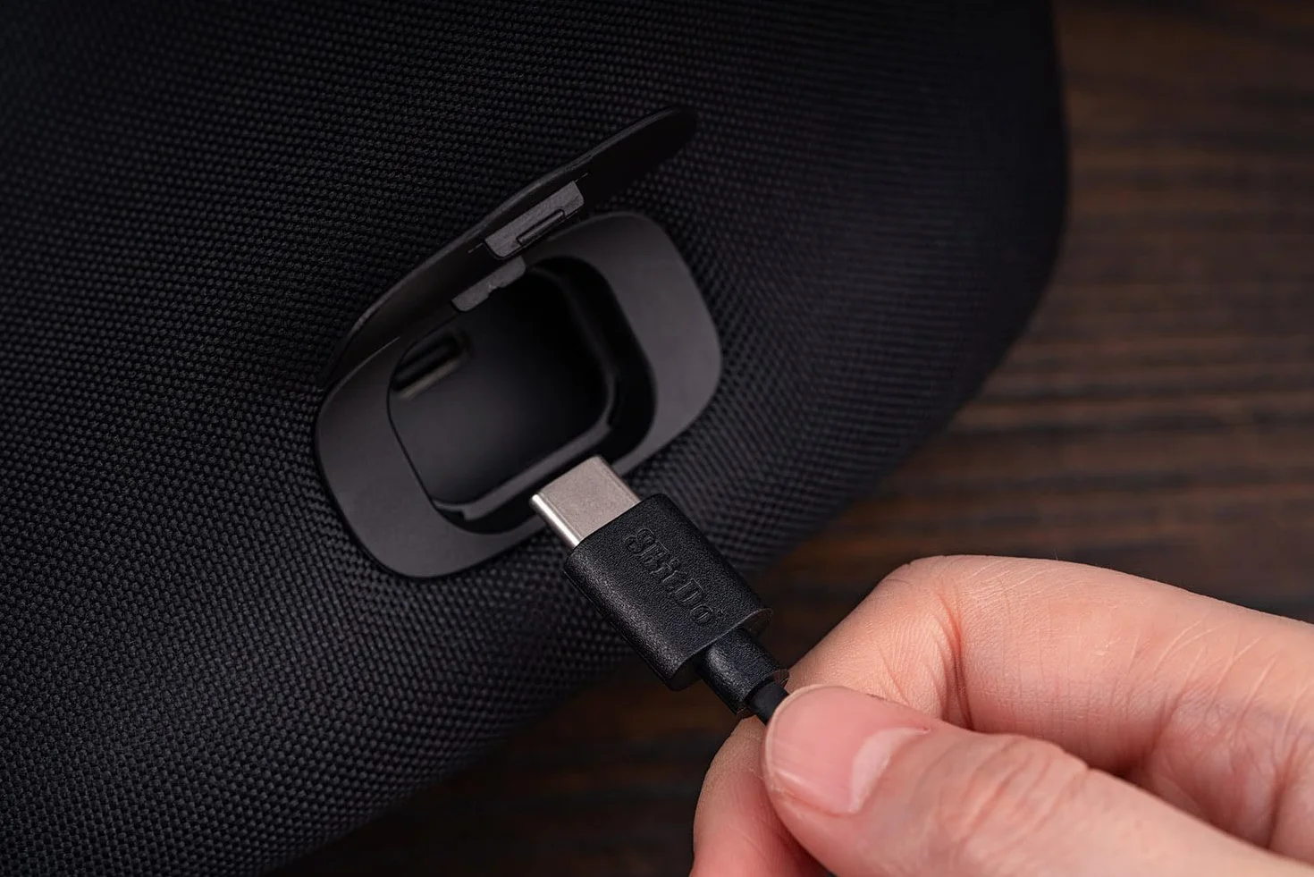 8Bitdo Klasyczne etui podróżne na kontroler Ultimate Controller ze stacją ładującą