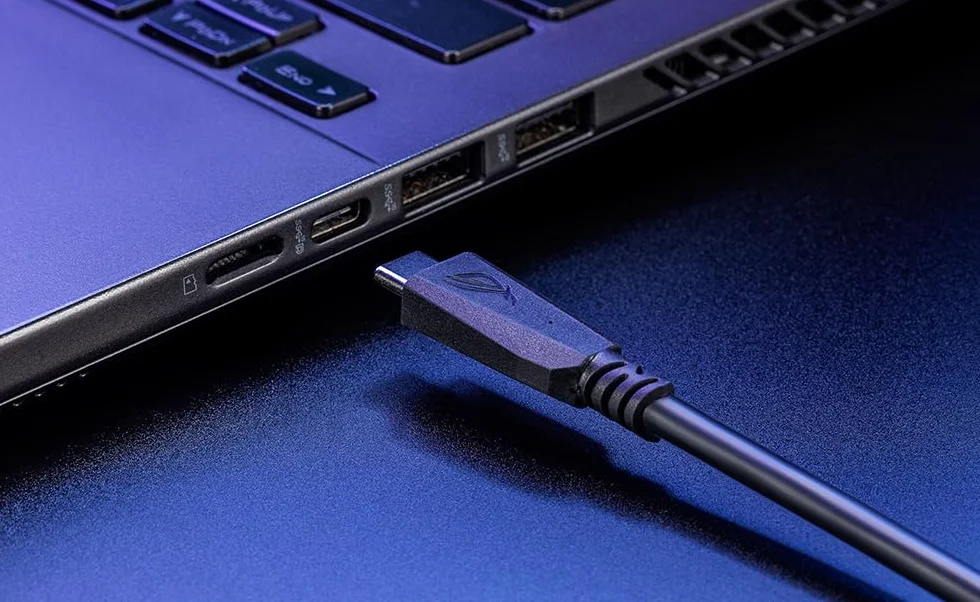 ASUS ROG ładowarka 100 W i kabel USB-C 1,5 m | moc całkowita do 100 W | 3 porty USB | 1 złącze HDMI | kompaktowy i wydajny | czarny
