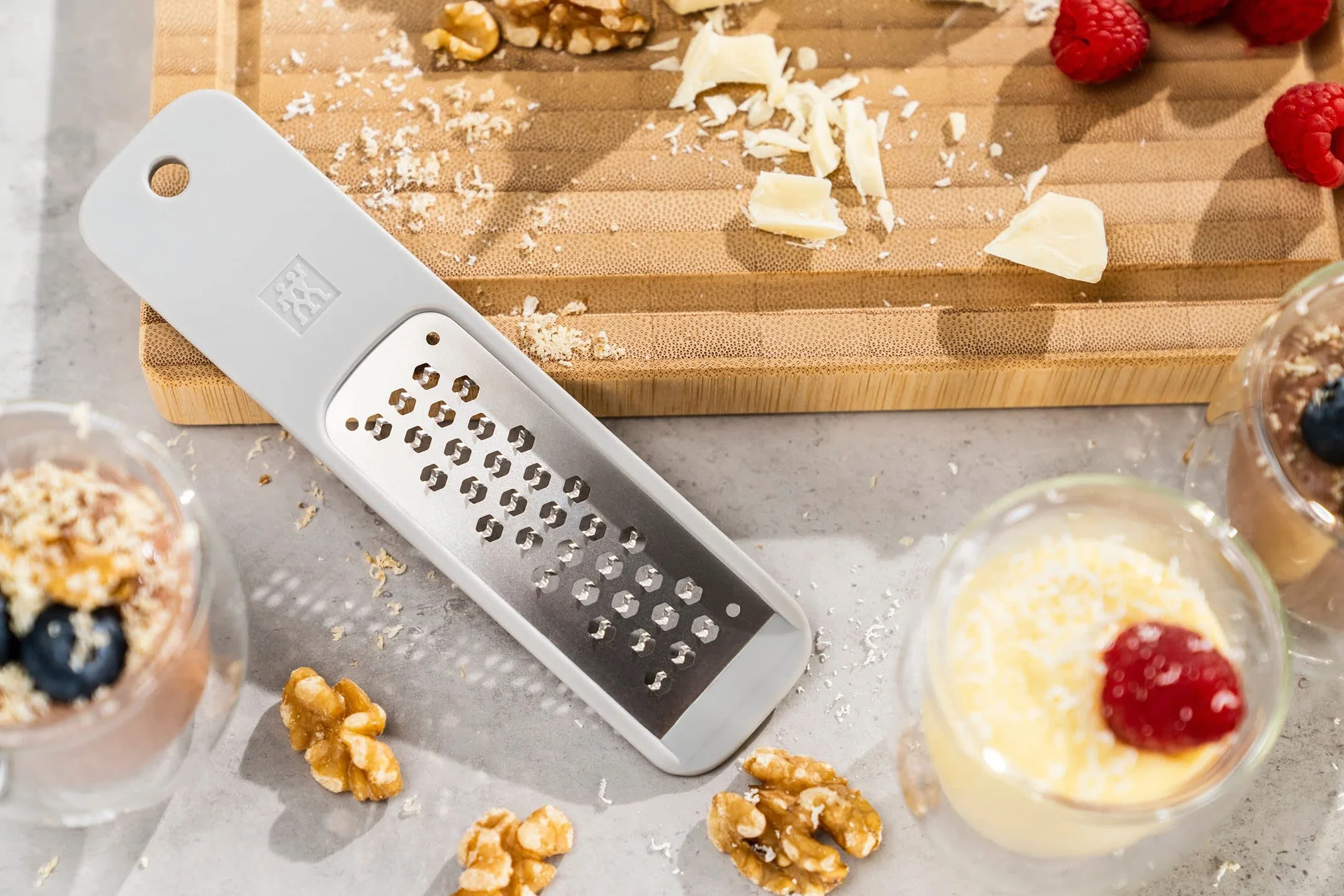 ZWILLING Z-Cut Mini Reibe Edelstahlklinge Kunststoffgehäuse Zwei-Wege-Reibtechnologie Grau