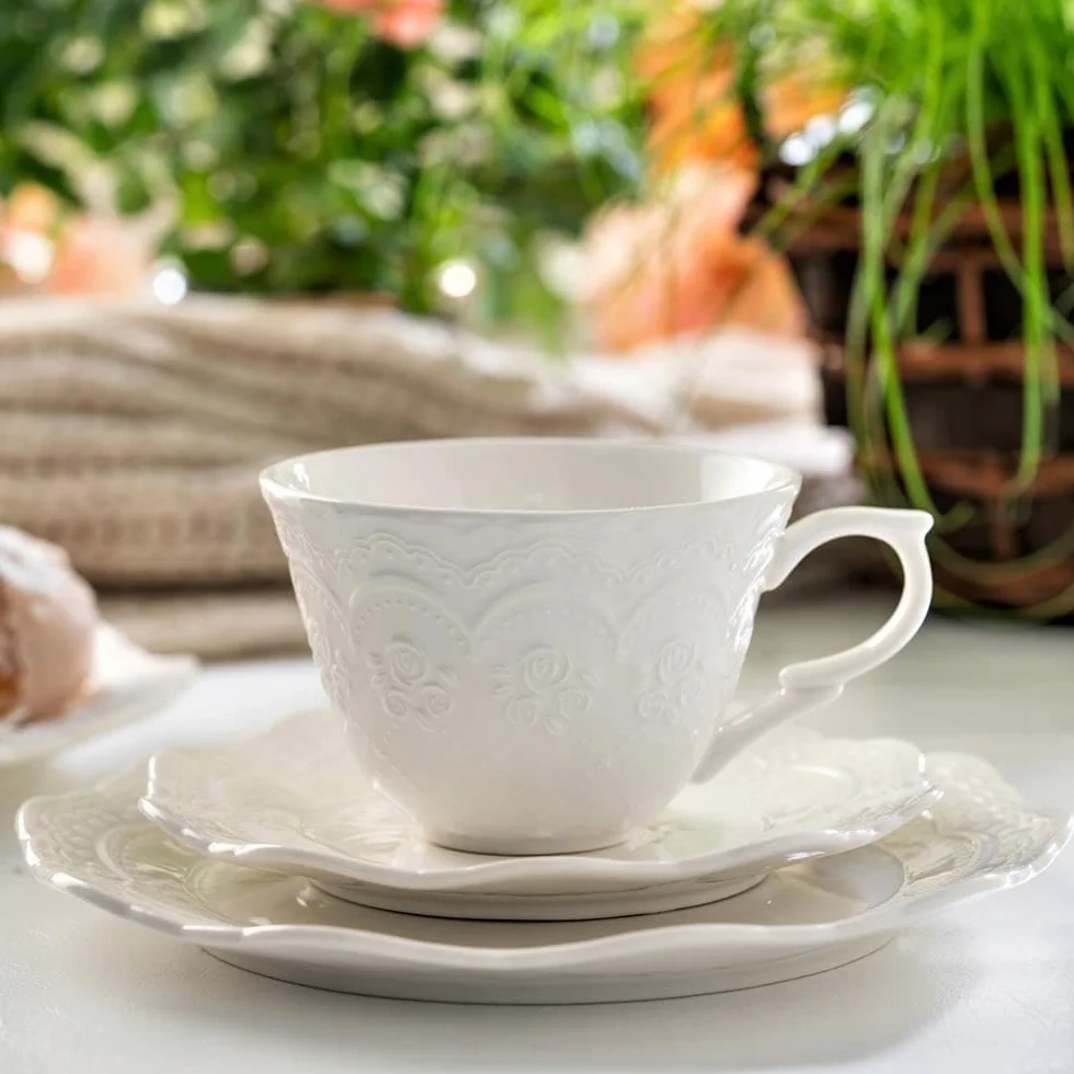 VILLA ITALIA Filiżanka do Kawy Herbaty ze Spodkiem 220 ml – Porcelana - Kolekcja Aurelia – Kolor Mleczny – Biała – Idealna na Prezent – Porcelanowa – Ozdobny Relief