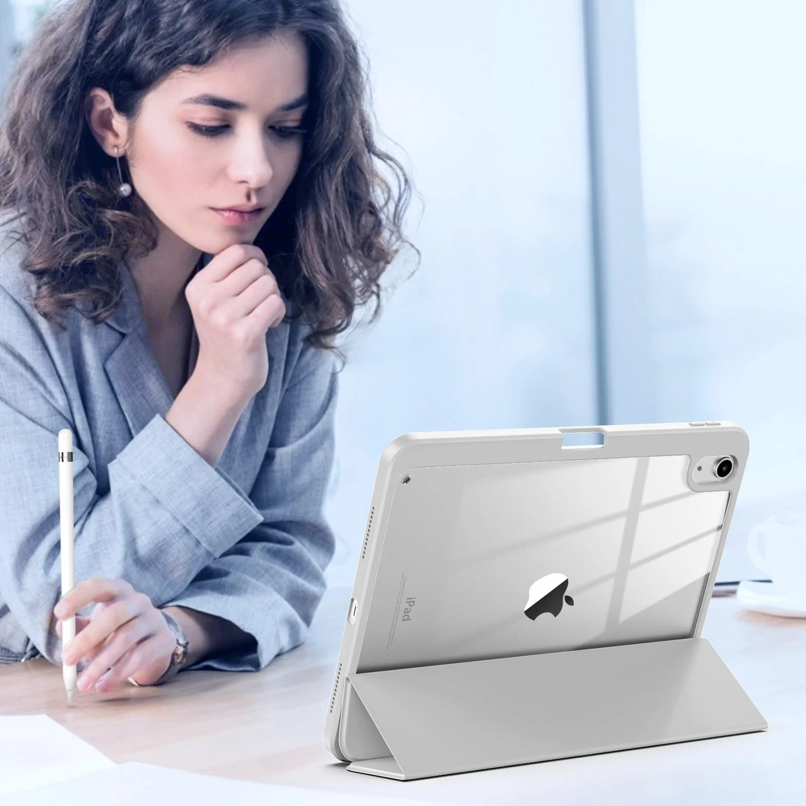 TiMOVO Etui do iPad (A16) 11. generacji 11 cali (2025) oraz iPad 10. generacji 10,9 cala (2022) z uchwytem na Pencil, smukłe etui ochronne z przezroczystym tyłem, Light Gray