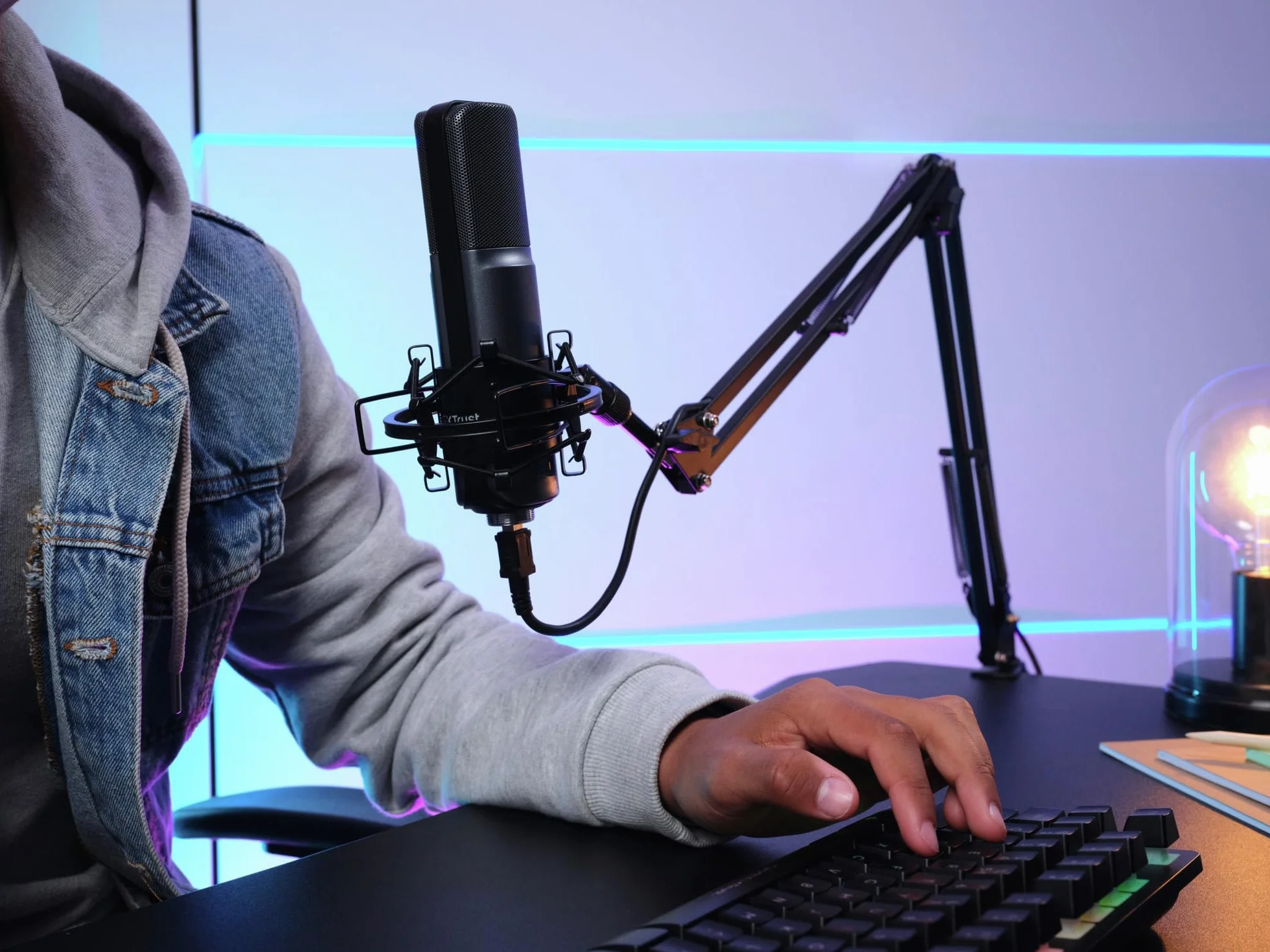 Trust Gaming GXT 253 Emita ramię mikrofonu, stojak na mikrofon, regulowane ramię stołowe, zintegrowany kabel 290 cm, stojak na mikrofon, elastyczny uchwyt, ramię mikrofonu do wszystkich powszechnie