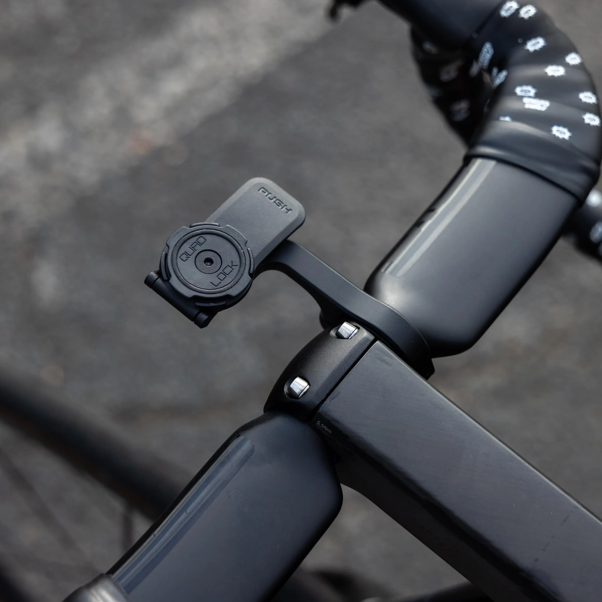 Quad Lock Out Front PRO uchwyt na kierownicę rowerowy uchwyt na telefon (V2) z MAG etui na telefon do Google Pixel 7
