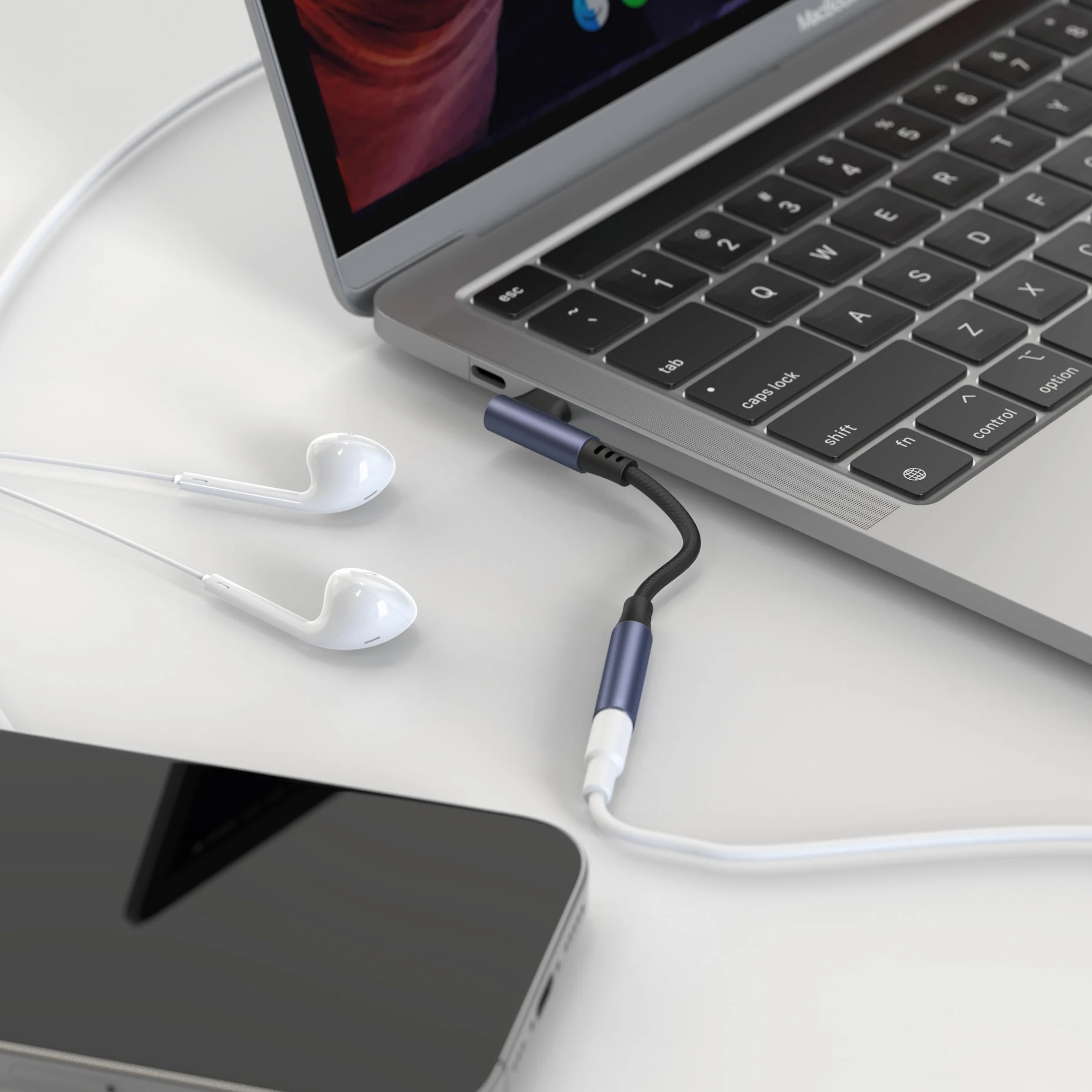 Tobfit adapter USB C na 3,5mm gniazdo, adapter 90 stopni USB C na 3,5mm gniazdo aux dla iPhone 16 15 Pro Max Plus, Samsung Galaxy S25 S24 S23 S22 S21 S20 FE, Huawei P40/P30/P20 Pro, Google Pixel 8/7