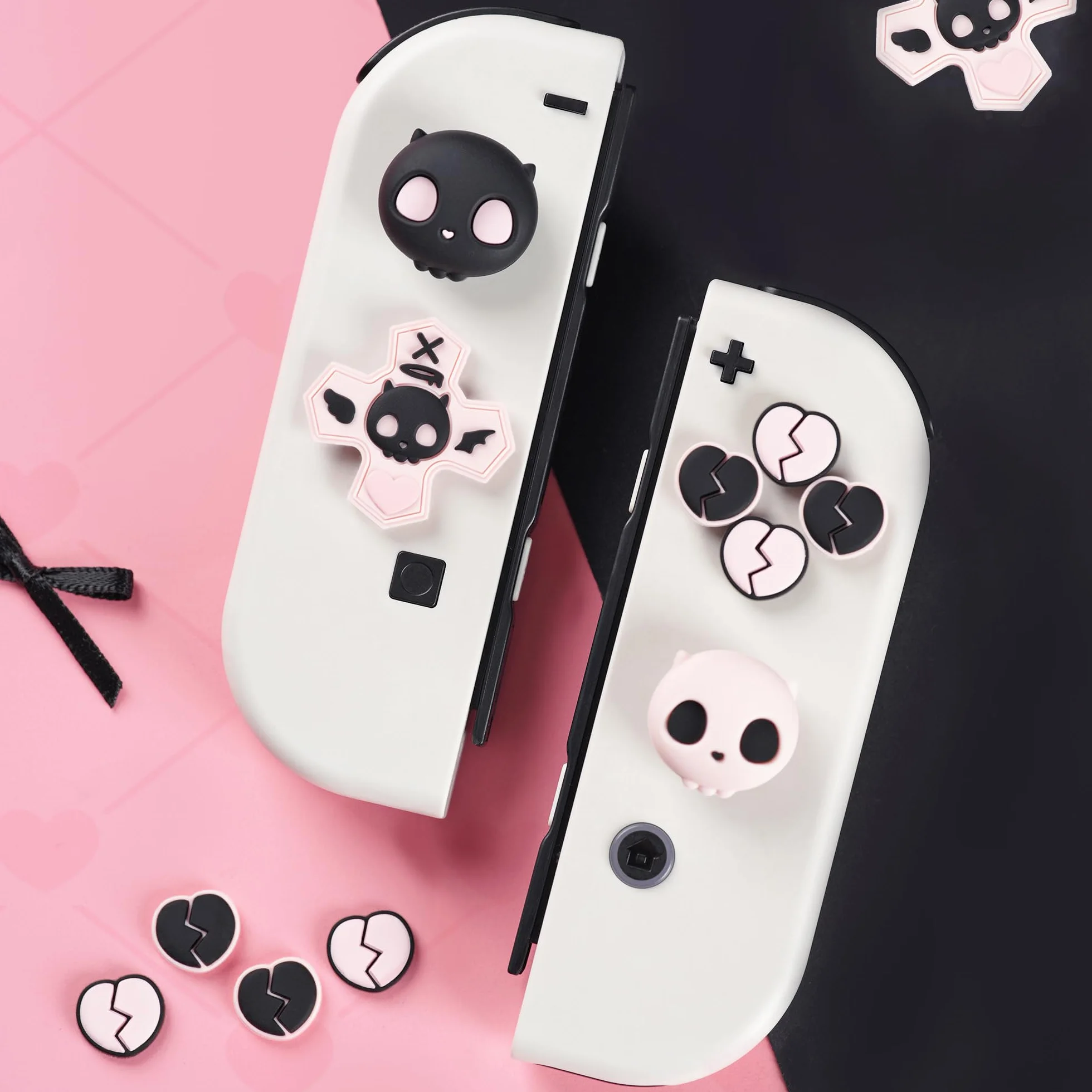 GeekShare Silikonowe nakładki na przyciski krzyżowe D-Pad Zestaw osłon na joysticki - Śliczna naklejka na przyciski ABXY Kompatybilna z Switch/OLED - Słodka czaszka